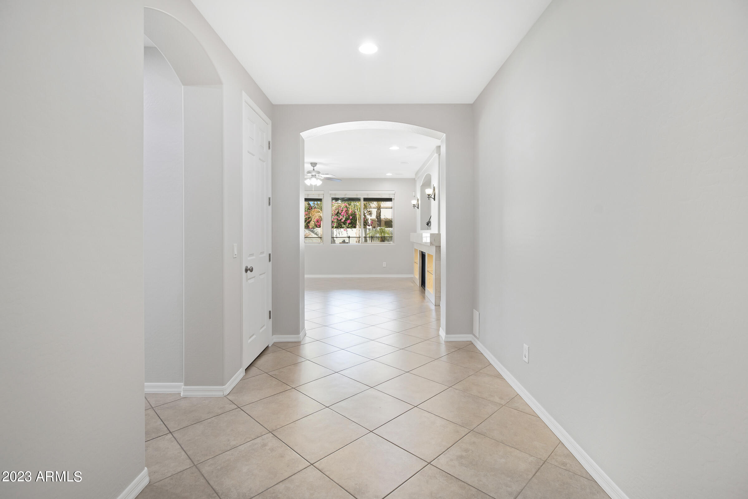2524 E ELEANA Lane