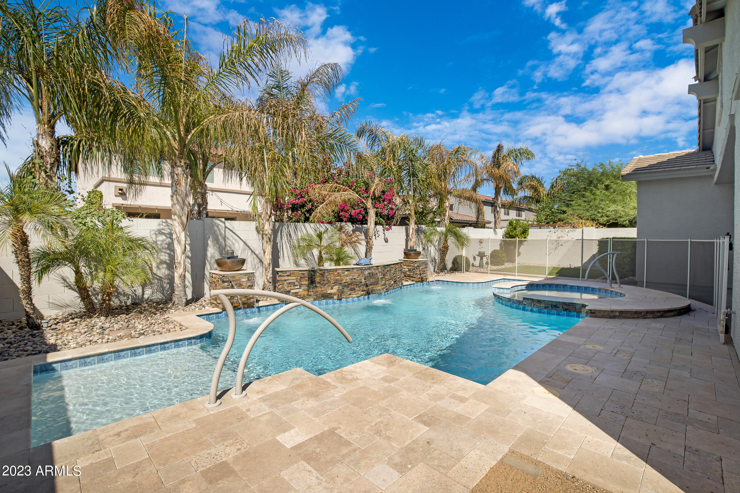 2524 E ELEANA Lane