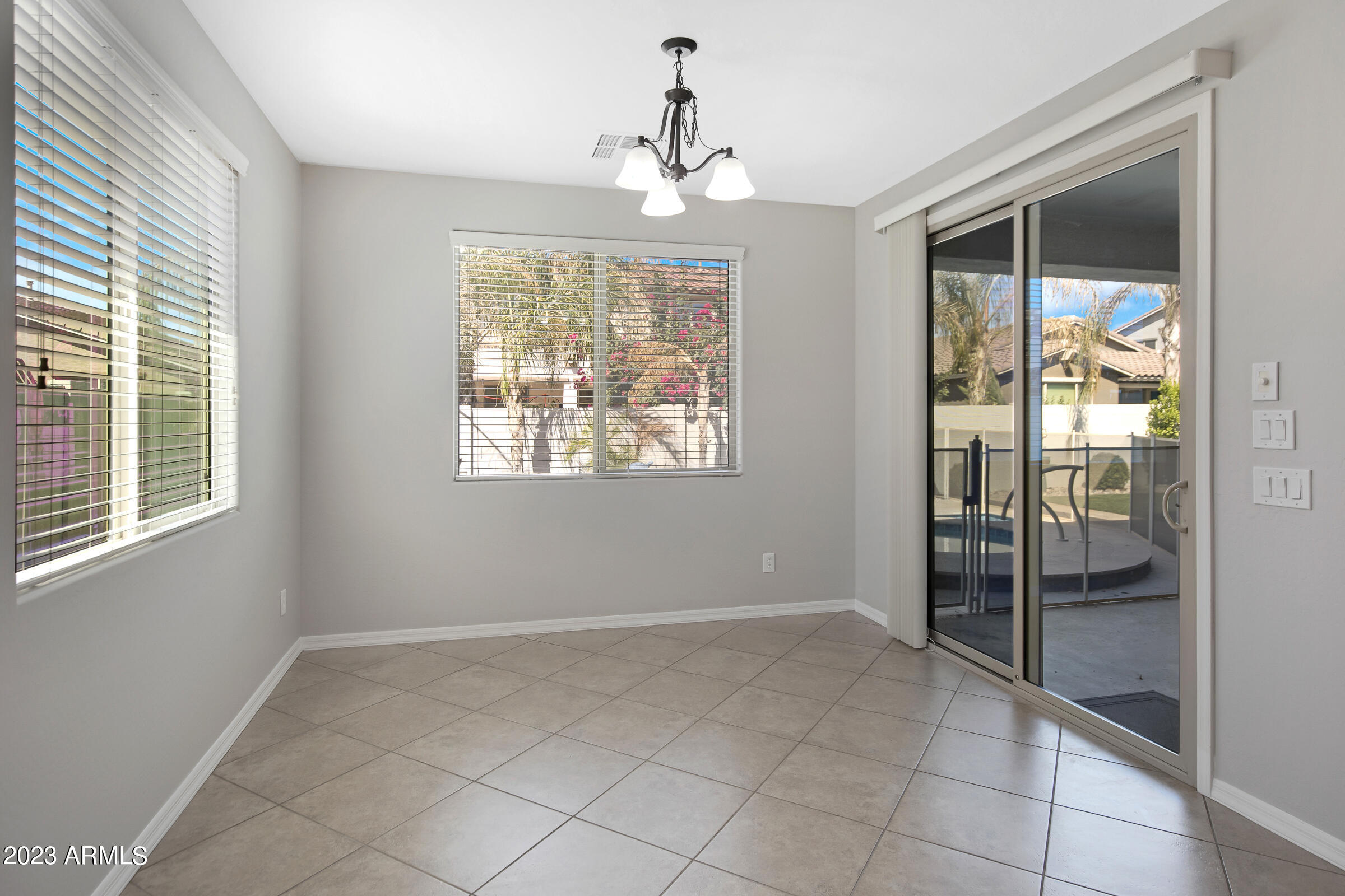 2524 E ELEANA Lane