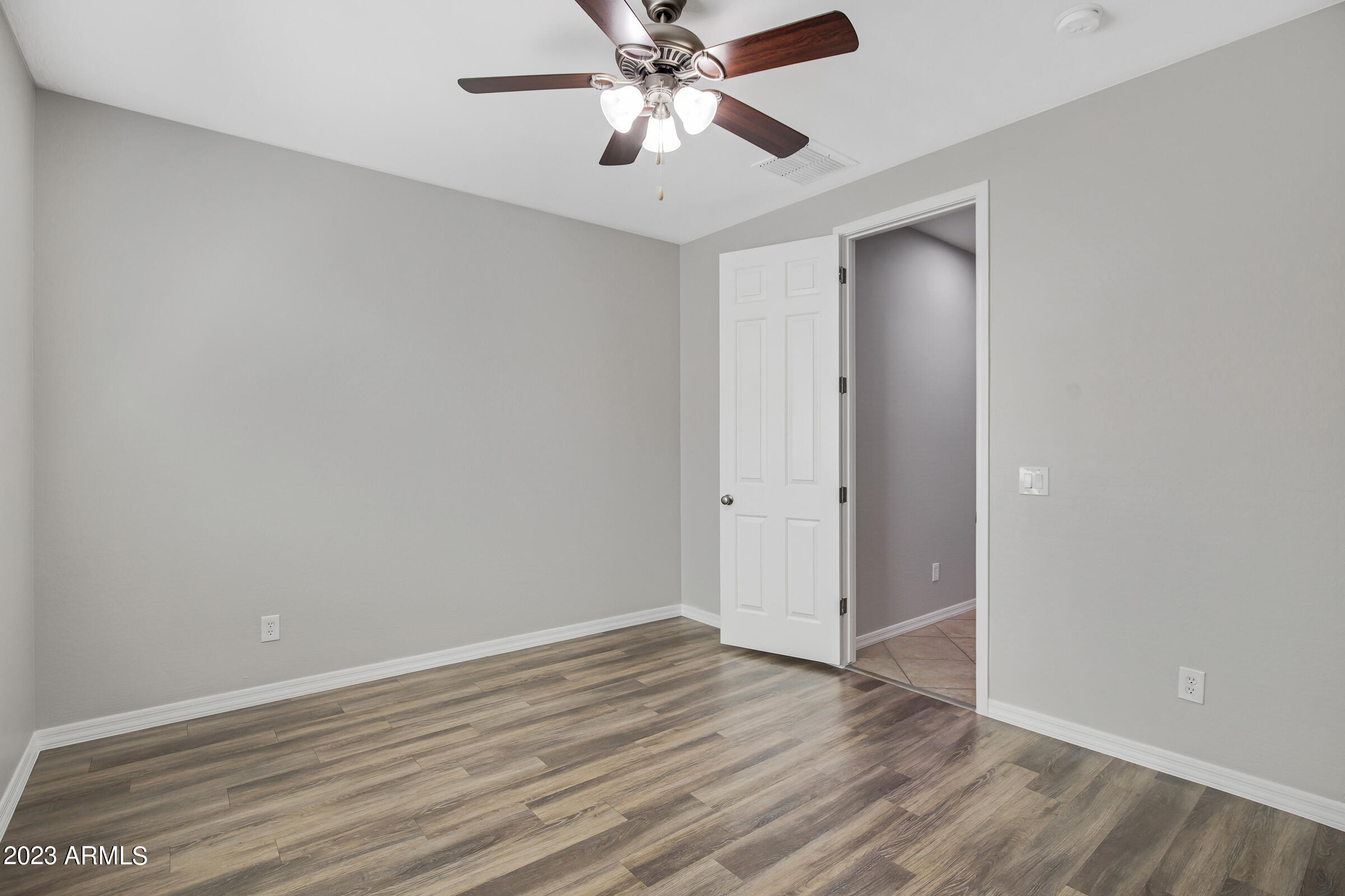 2524 E ELEANA Lane