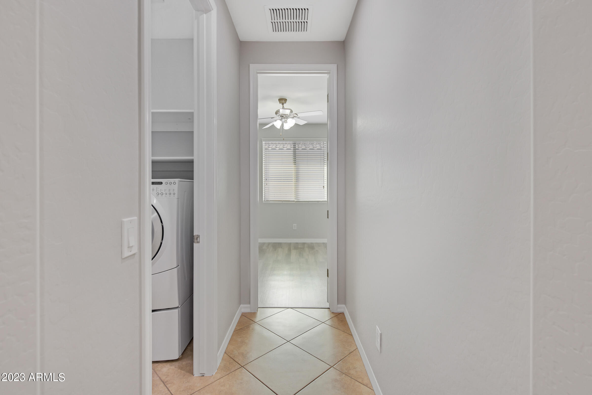 2524 E ELEANA Lane