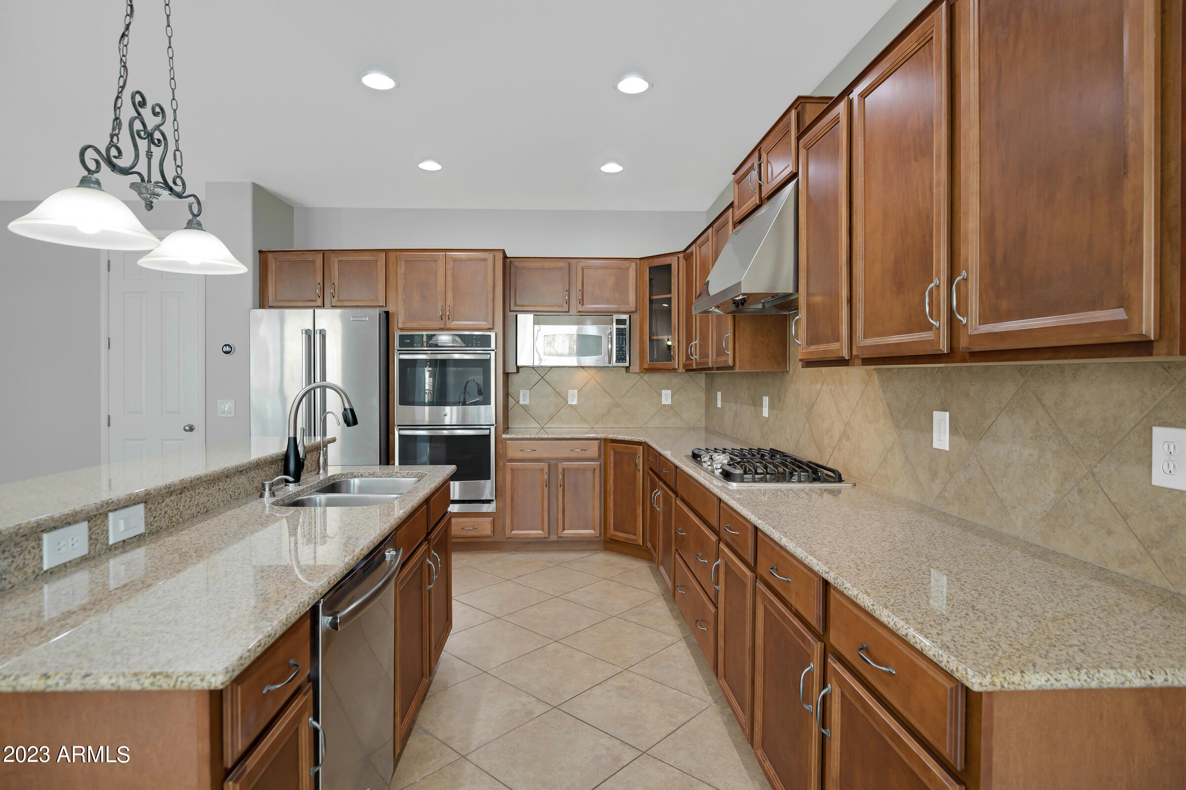 2524 E ELEANA Lane