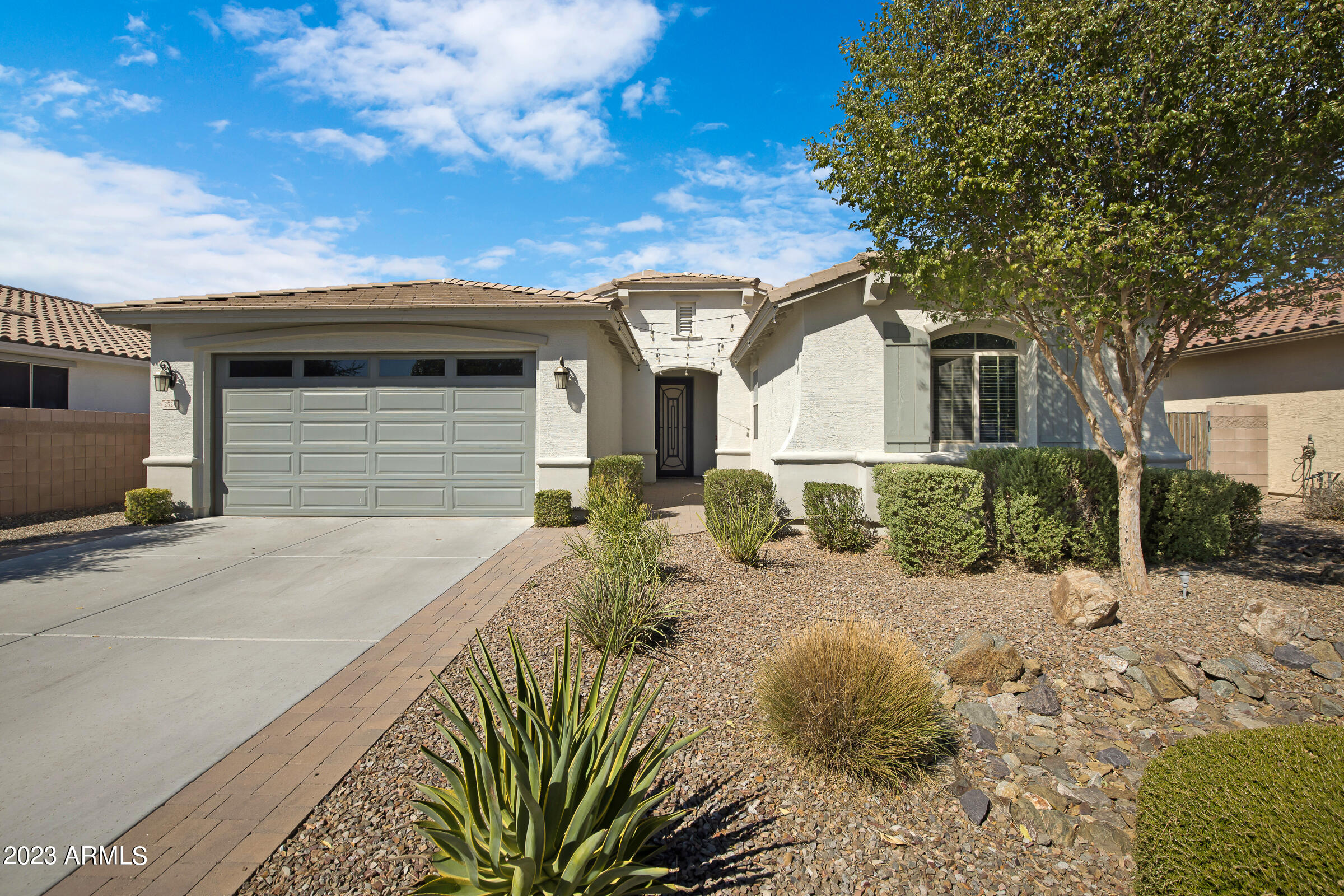 2524 E ELEANA Lane