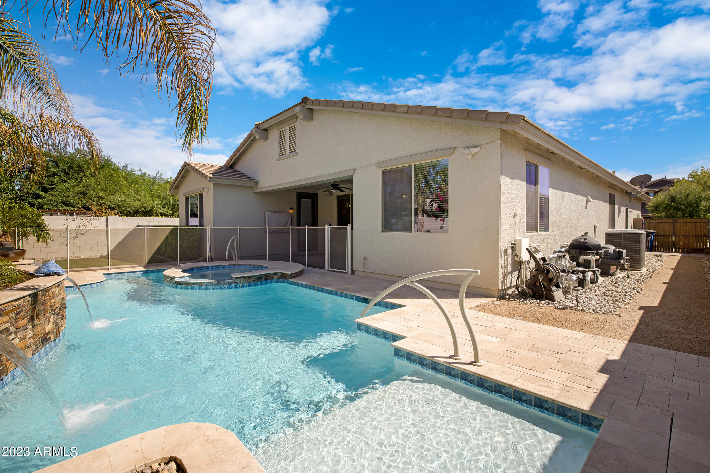 2524 E ELEANA Lane