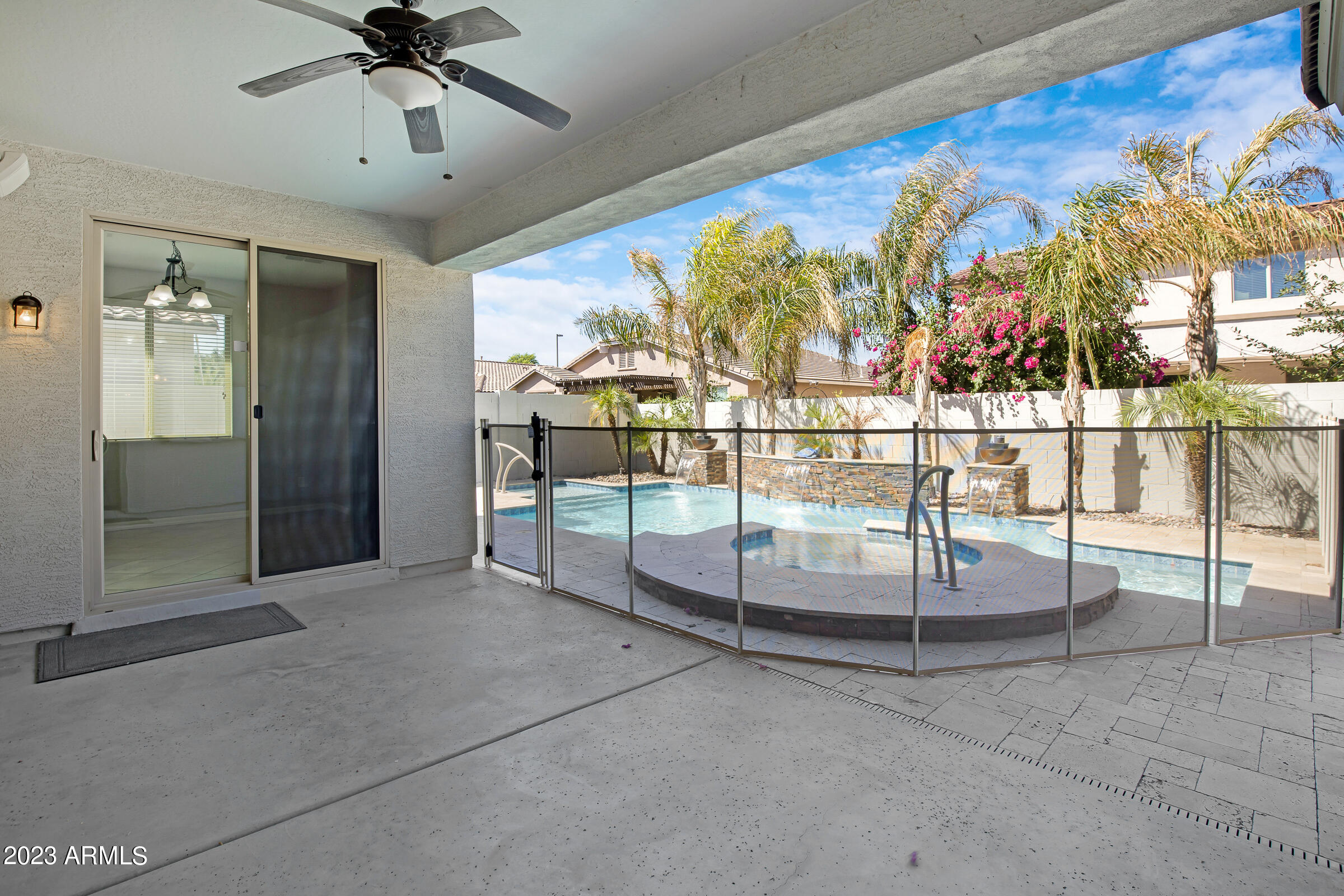2524 E ELEANA Lane