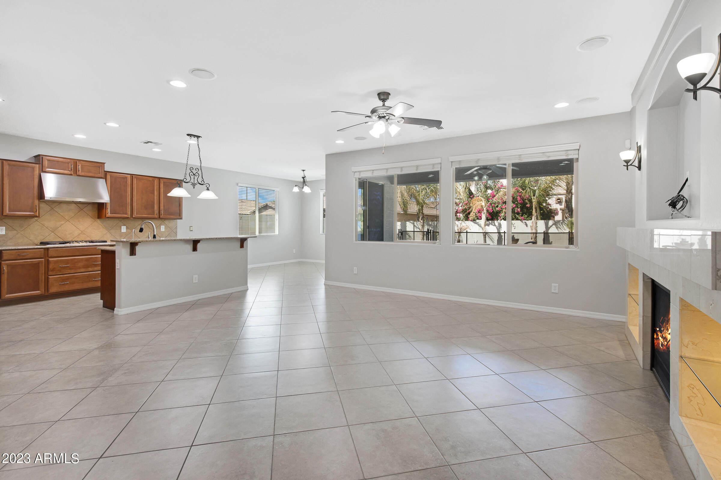 2524 E ELEANA Lane