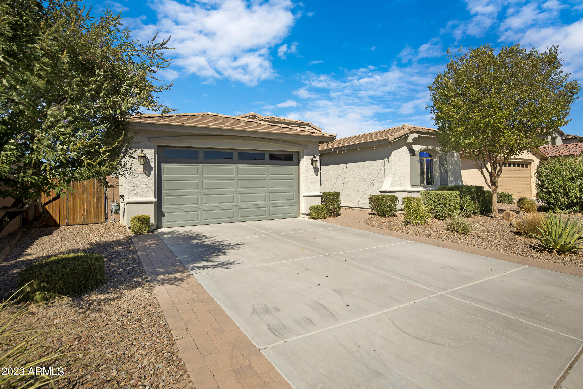 2524 E ELEANA Lane