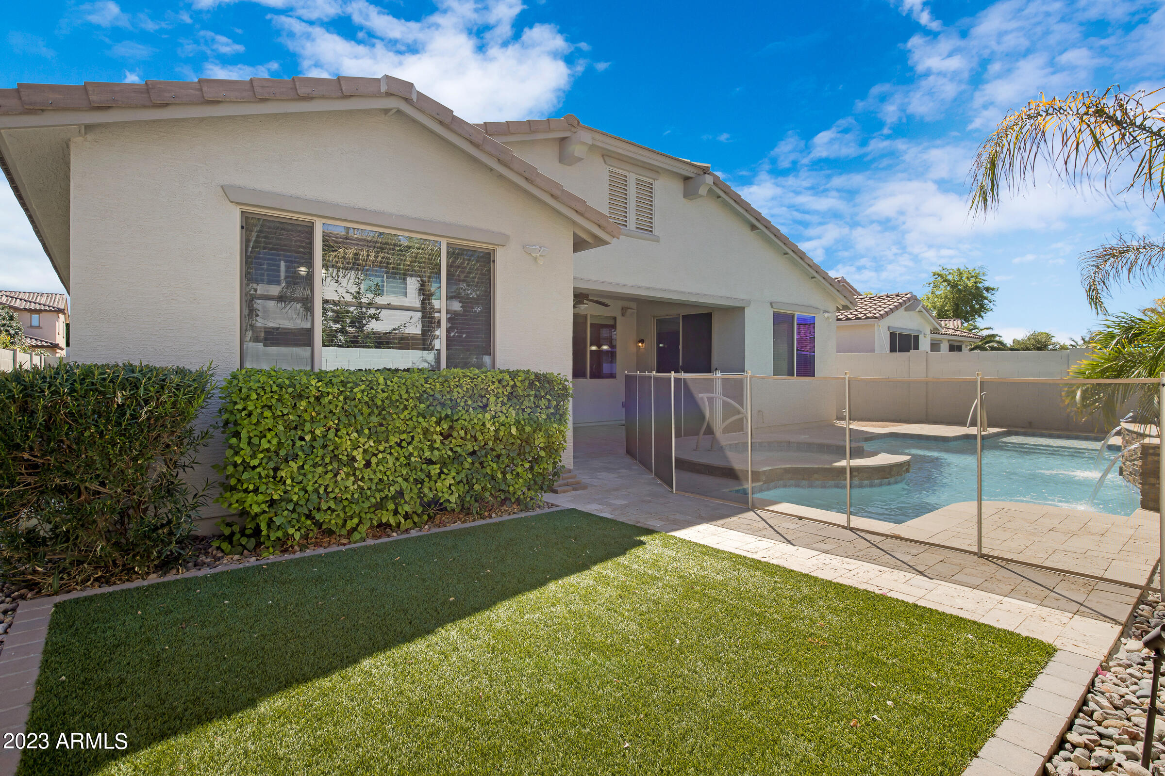 2524 E ELEANA Lane