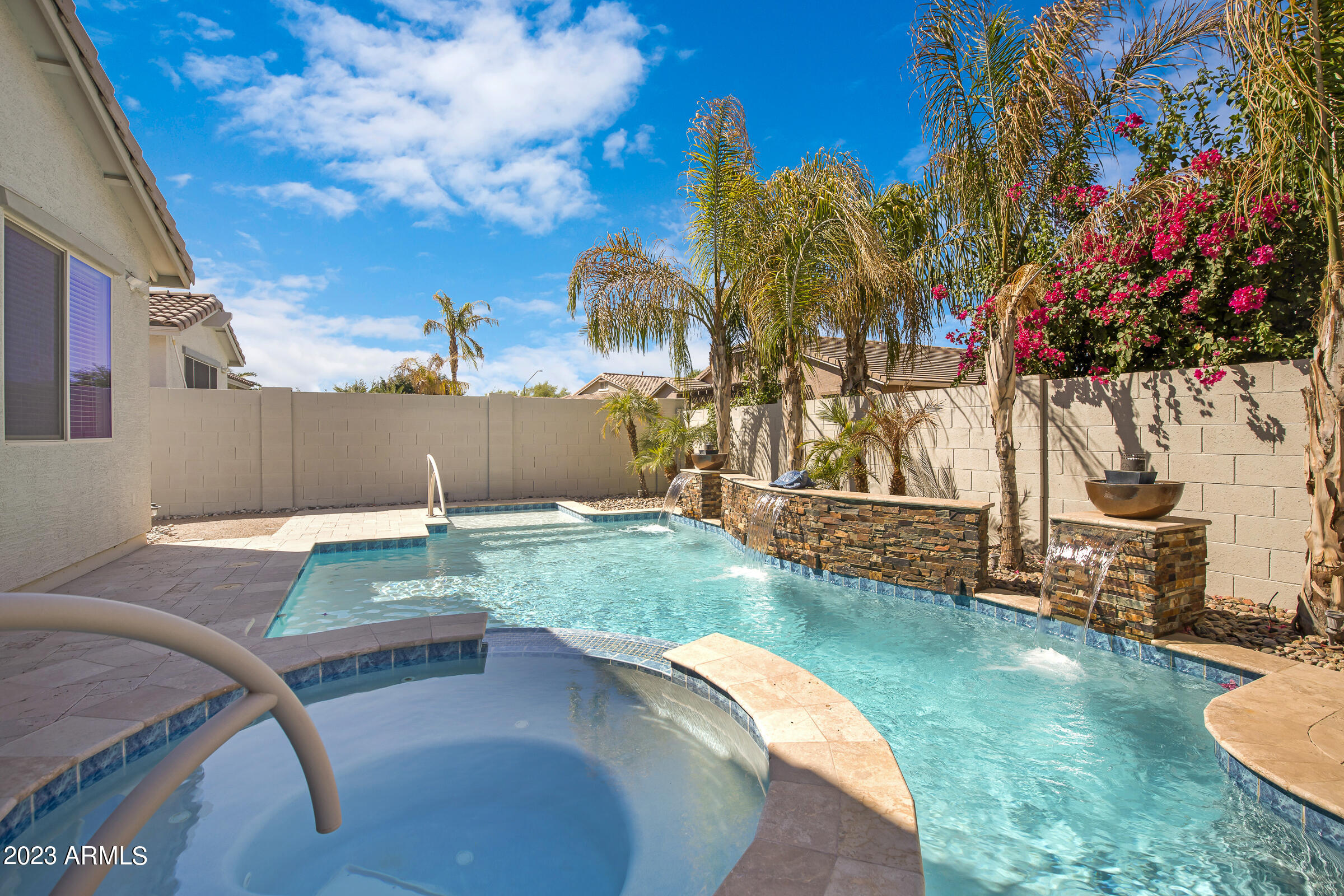 2524 E ELEANA Lane