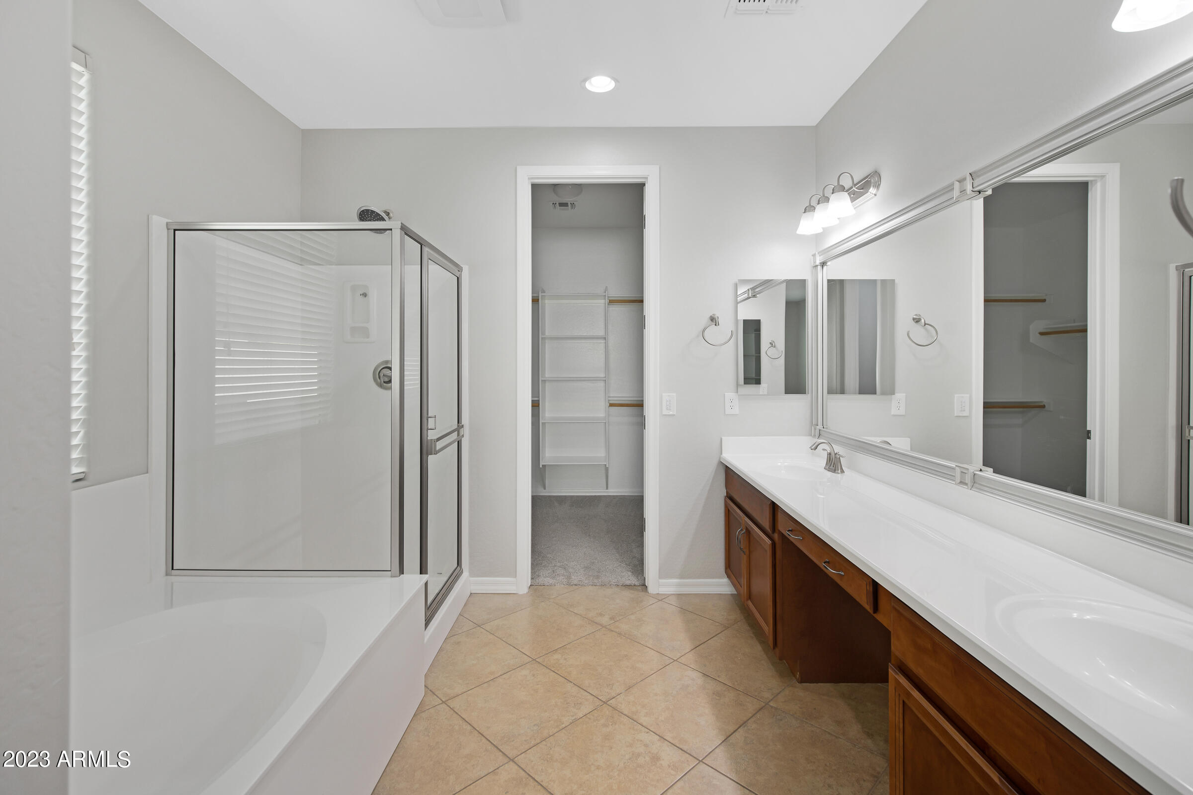 2524 E ELEANA Lane