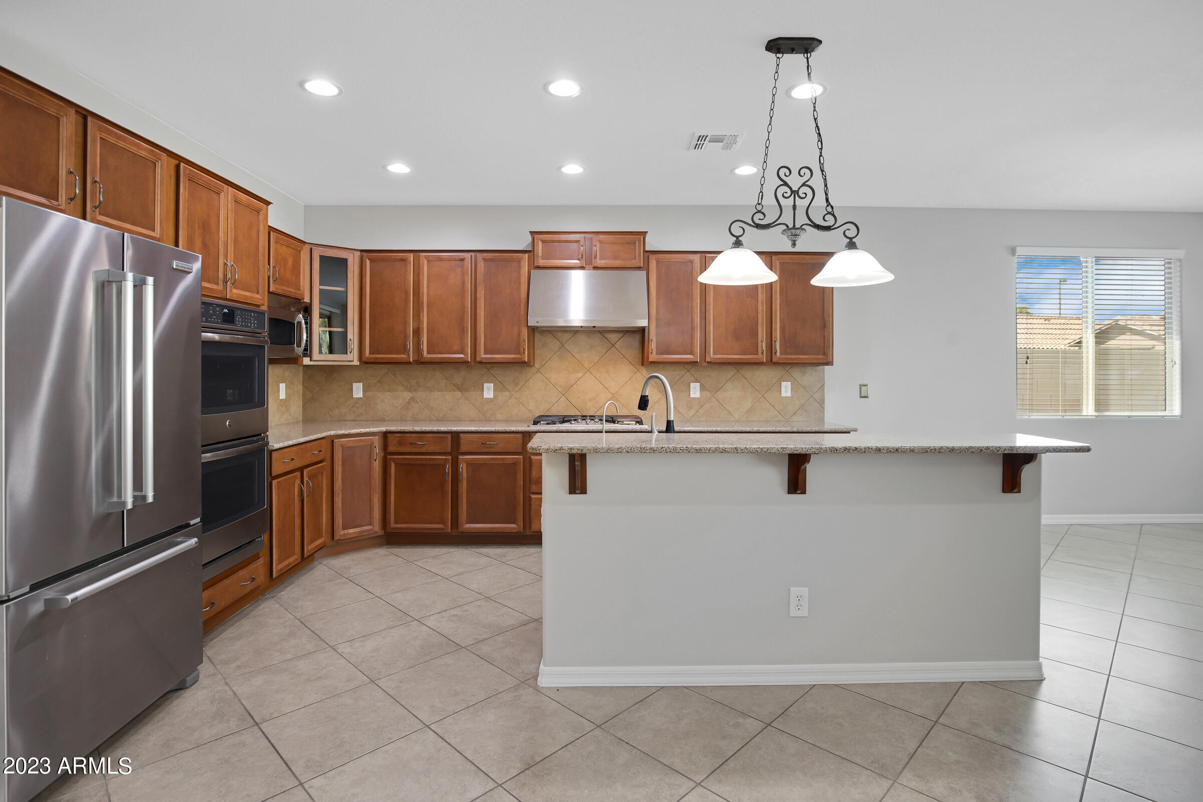 2524 E ELEANA Lane