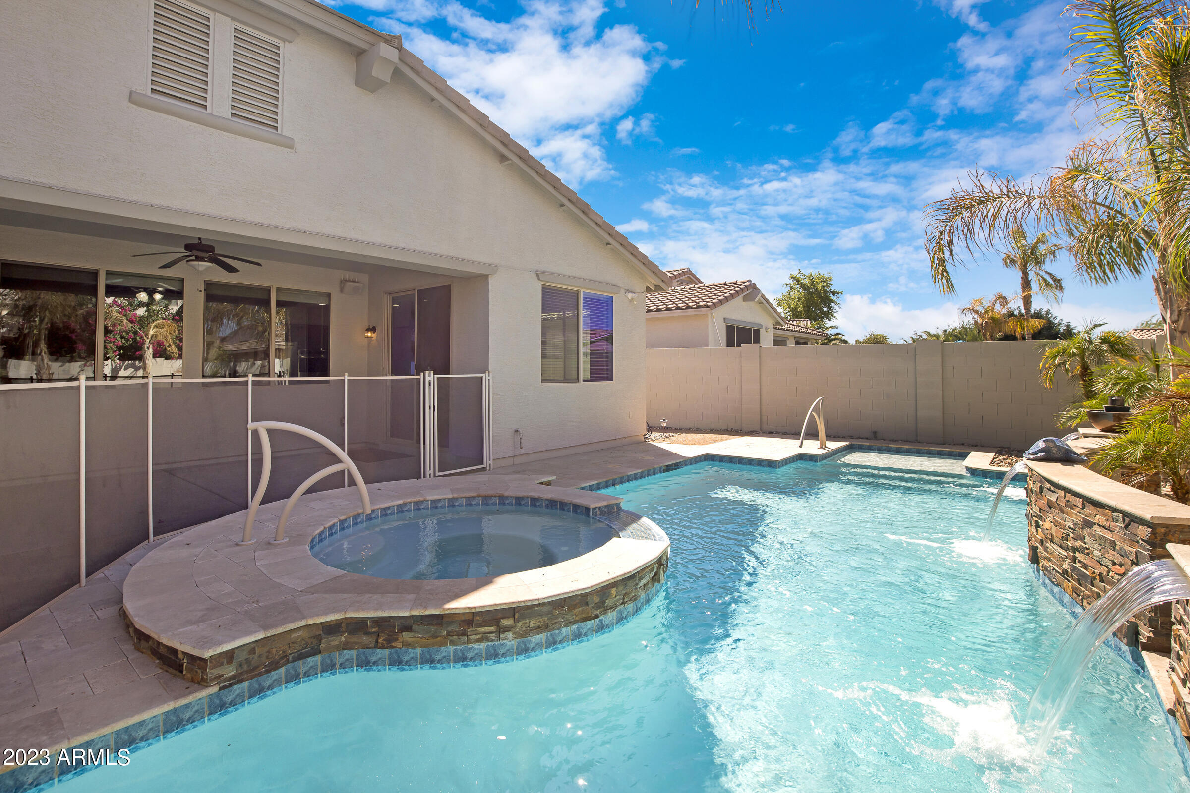 2524 E ELEANA Lane