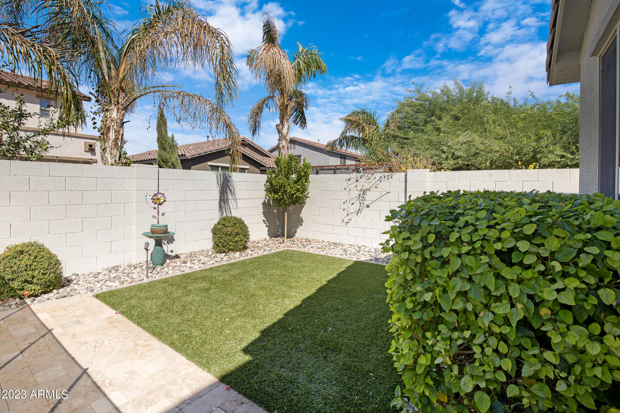 2524 E ELEANA Lane
