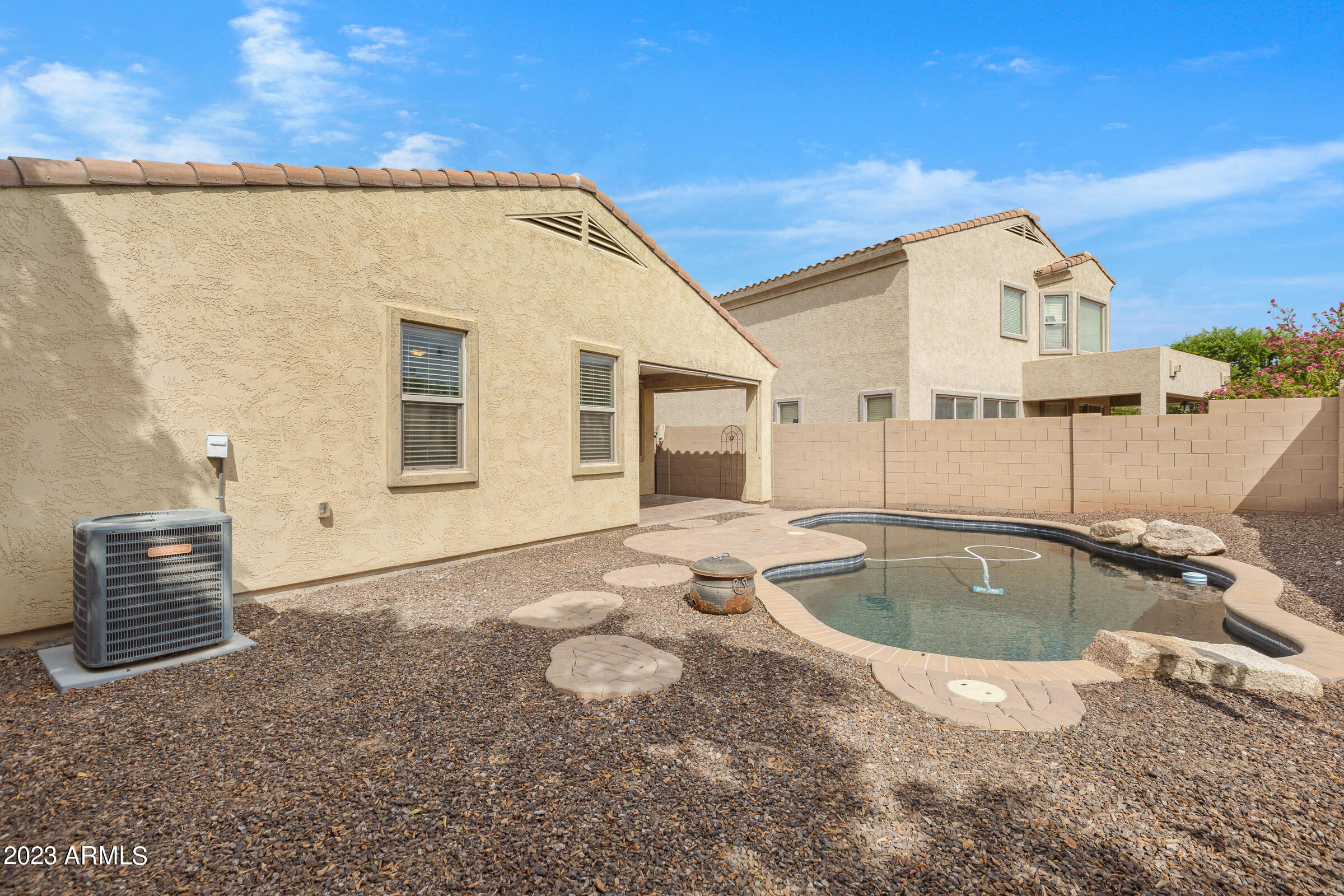 1469 S BUCKAROO Trail