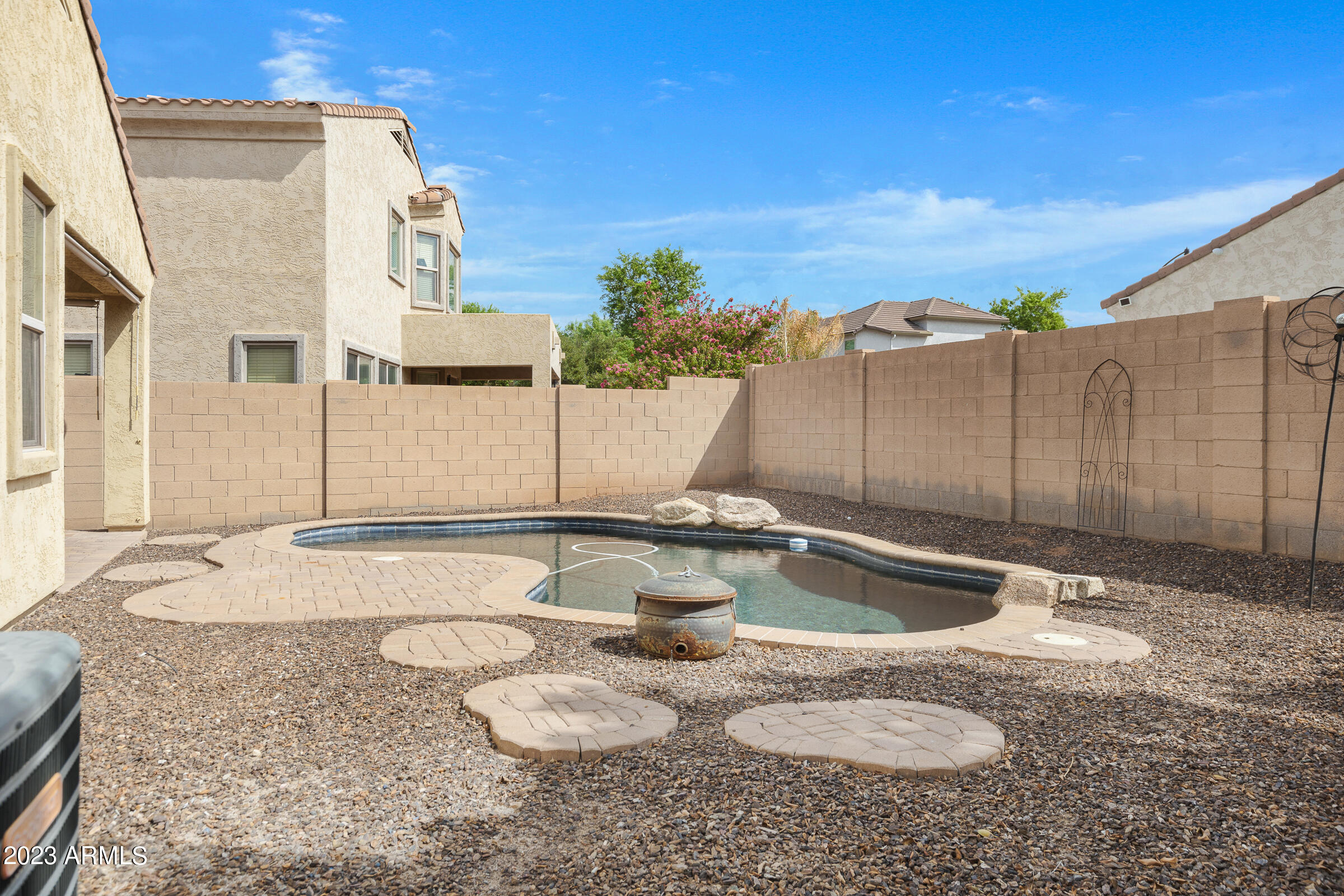 1469 S BUCKAROO Trail