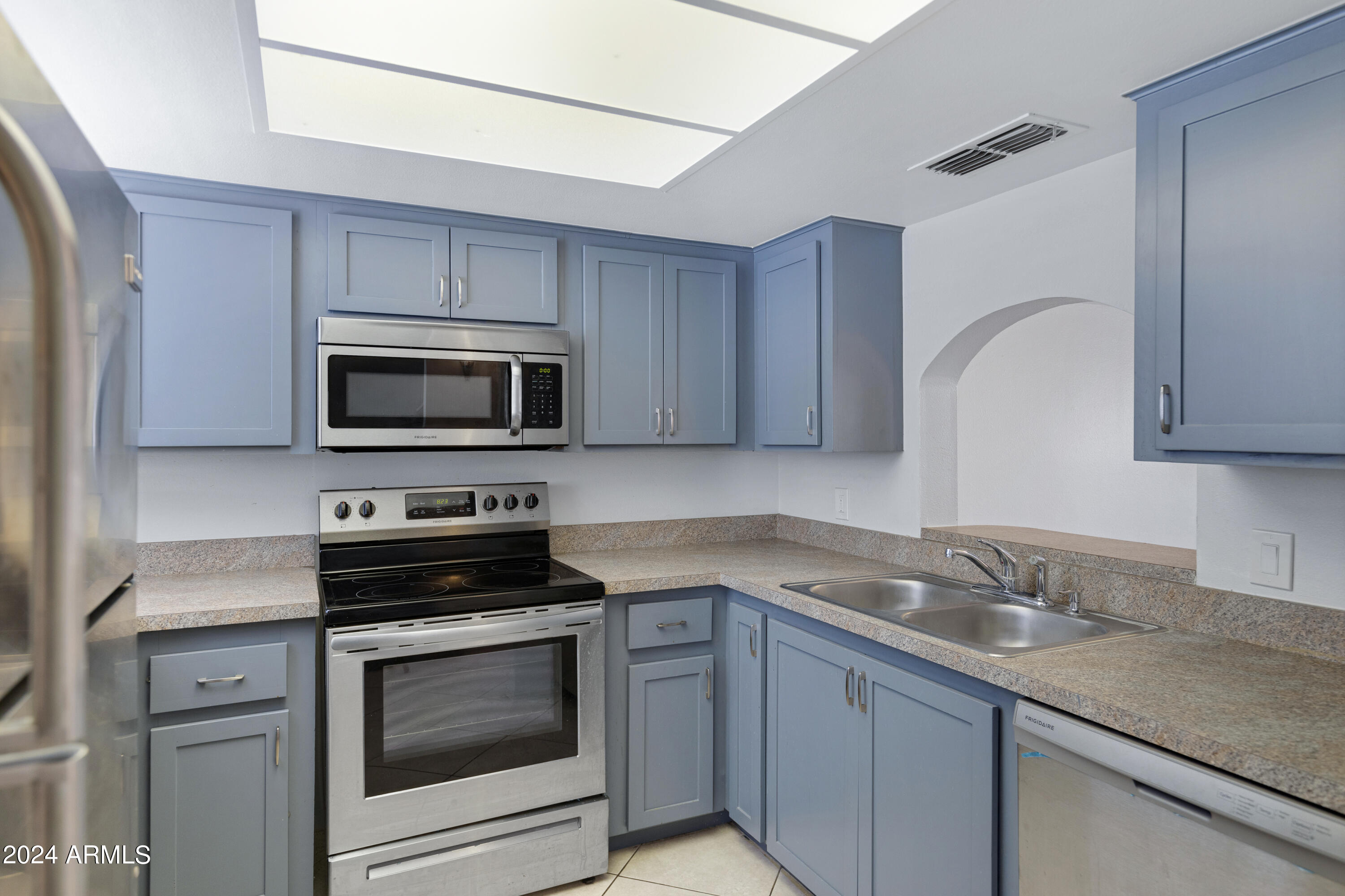 818 W 14TH Street