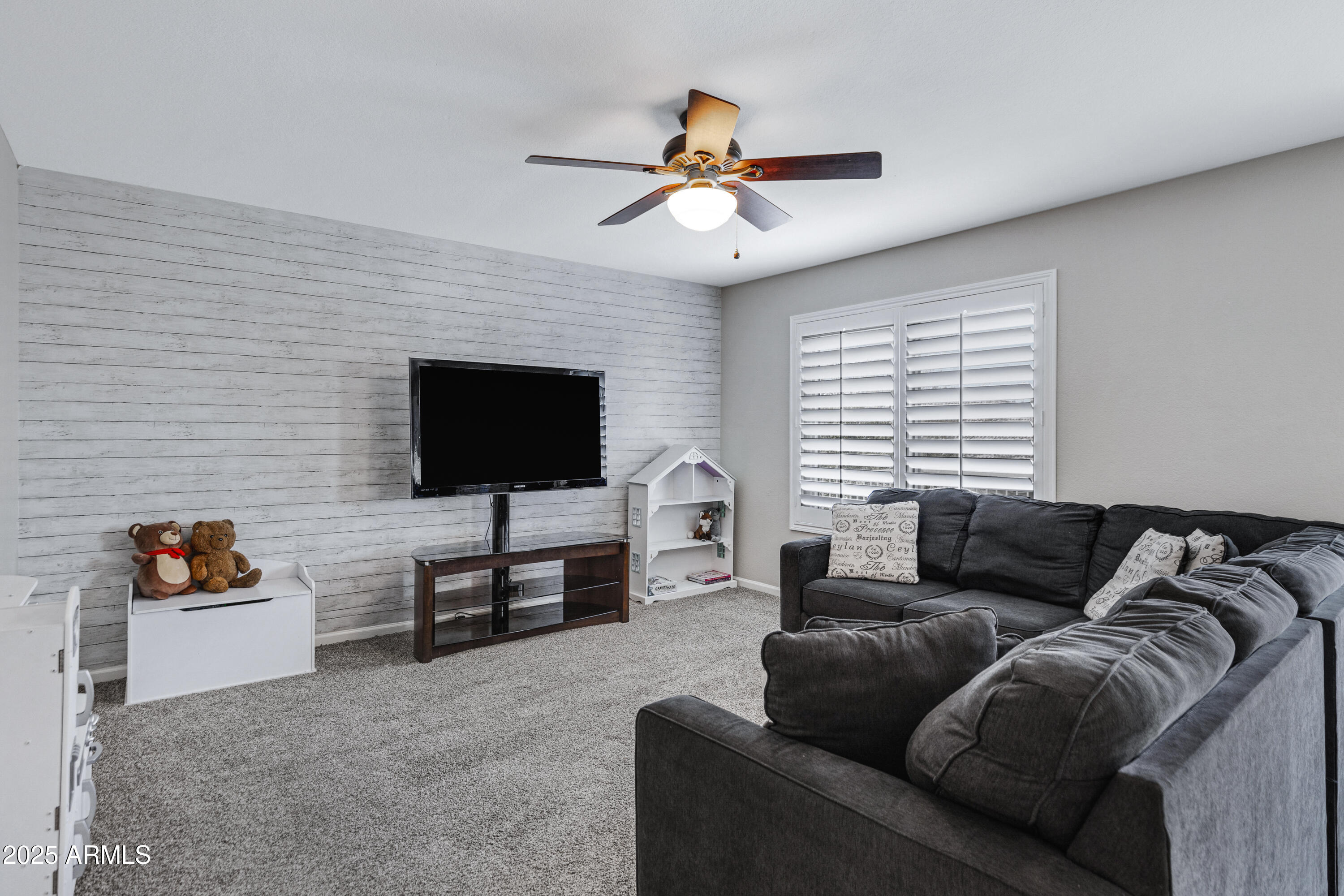 223 S DAISY Lane