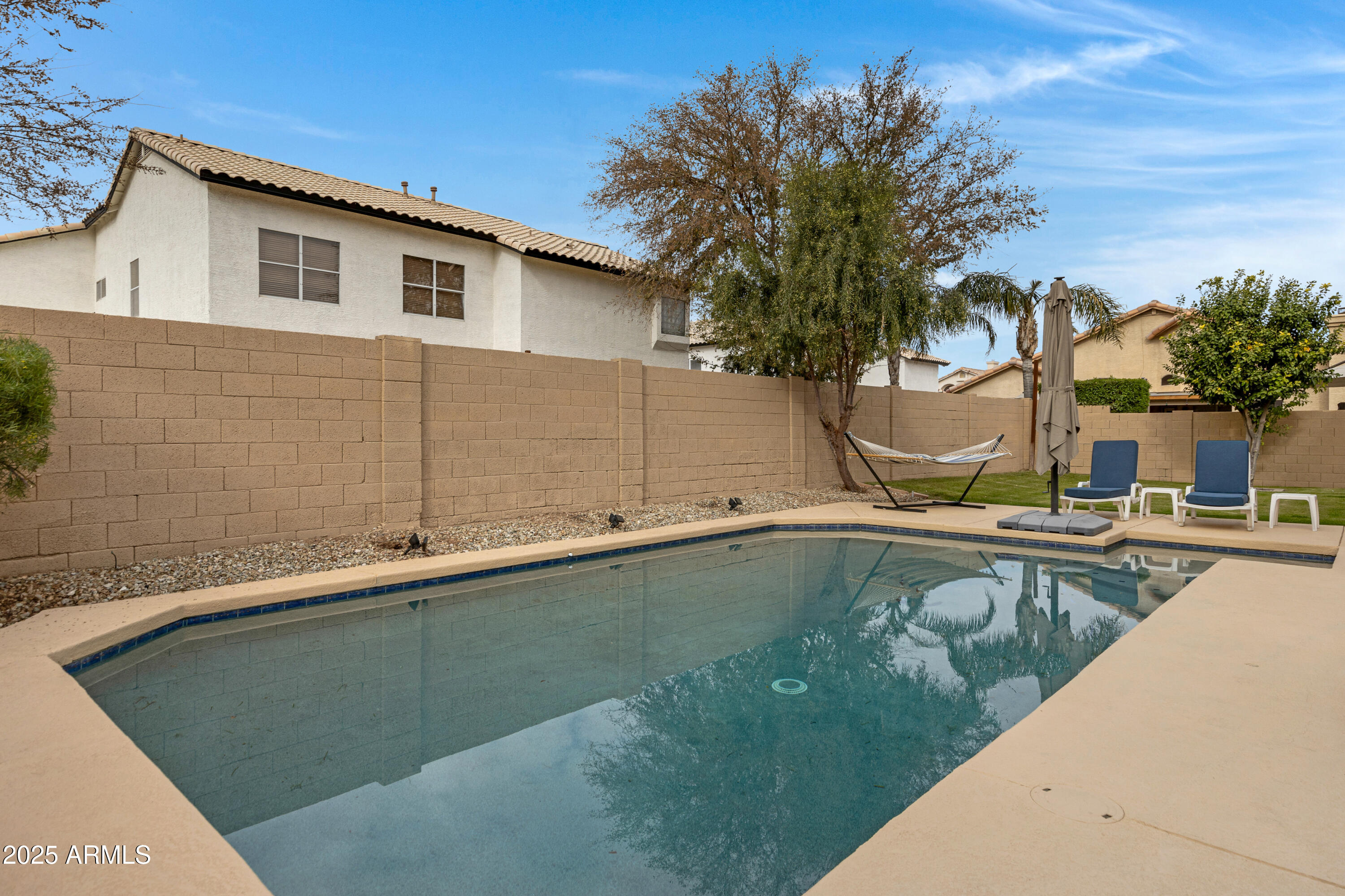 223 S DAISY Lane