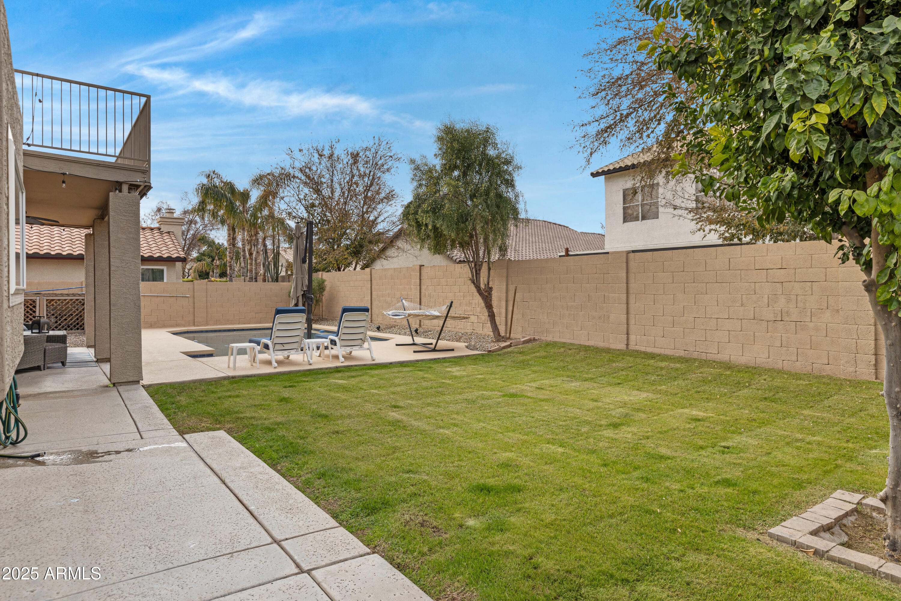 223 S DAISY Lane