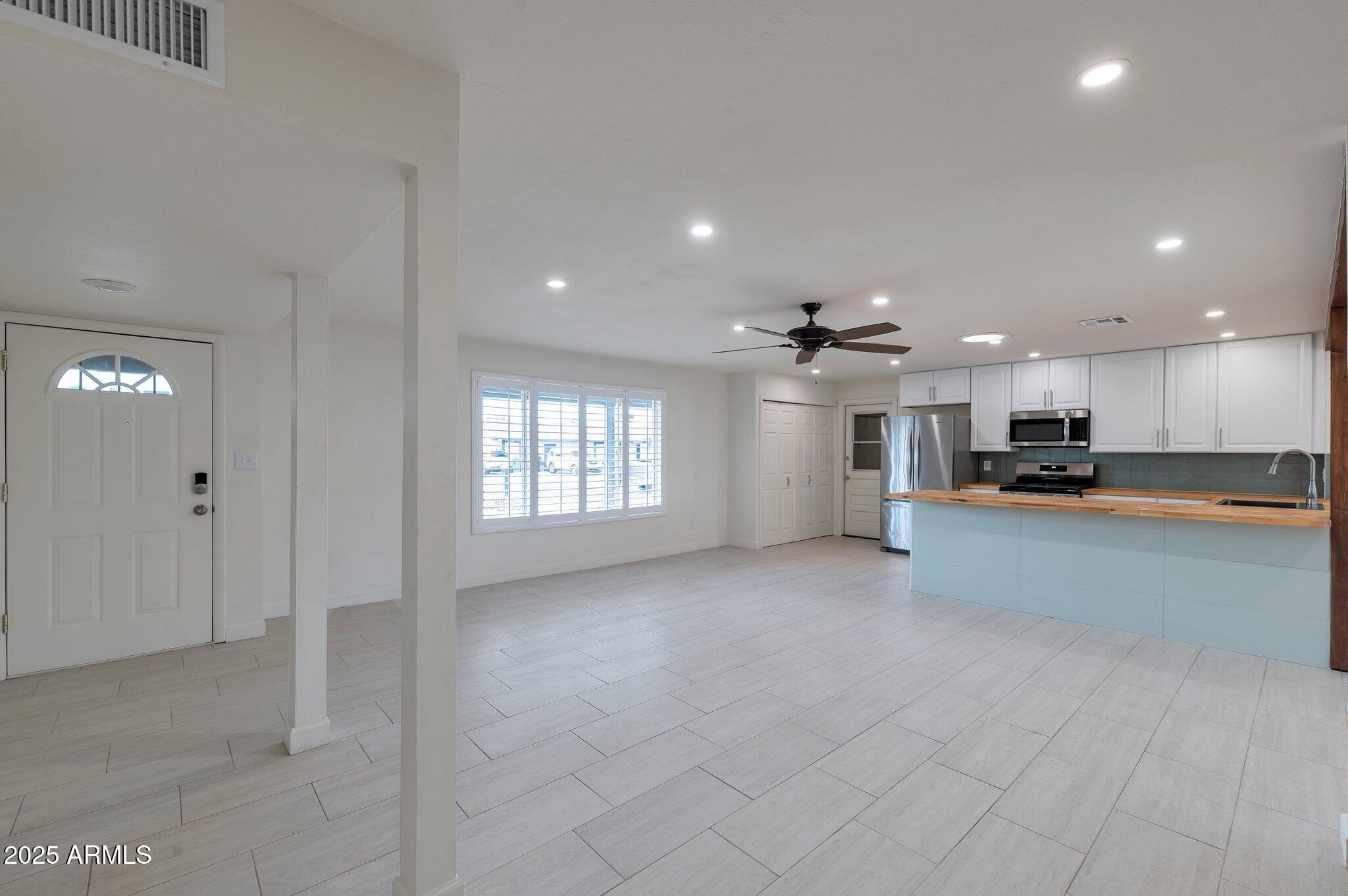 1410 W MORROW Drive