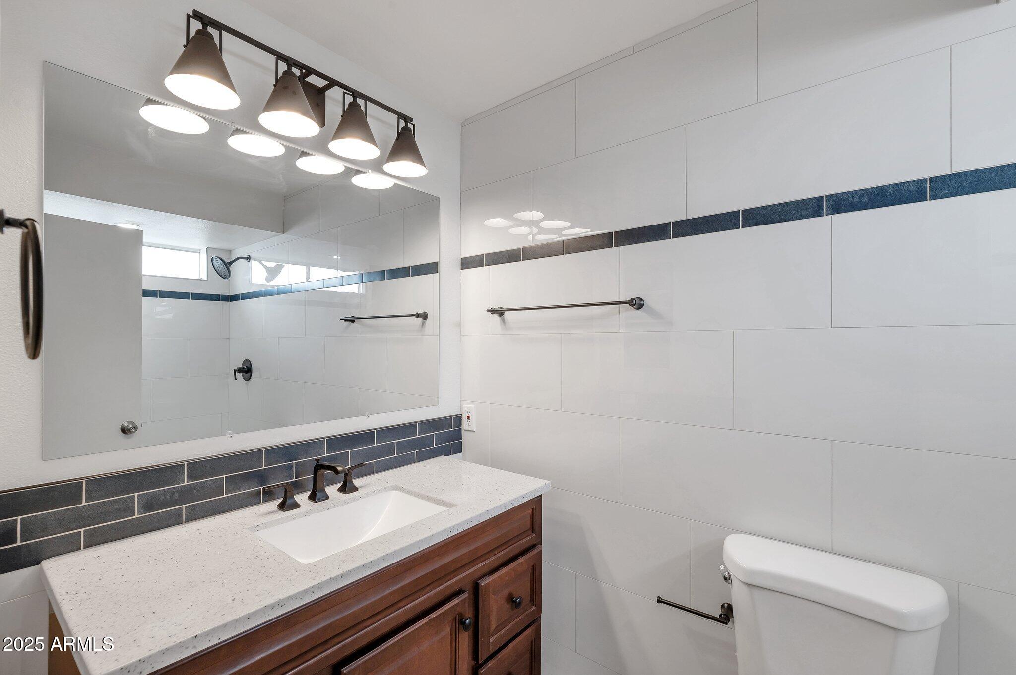 1410 W MORROW Drive