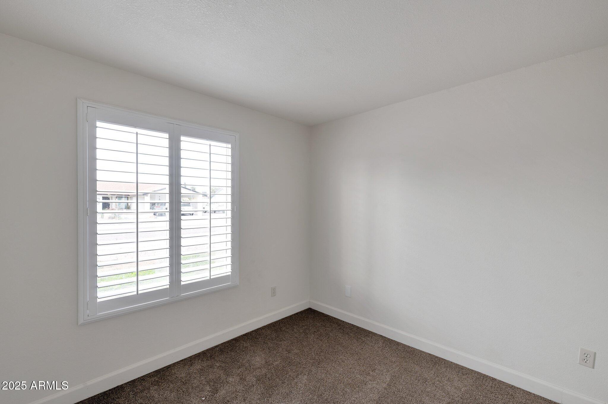 1410 W MORROW Drive