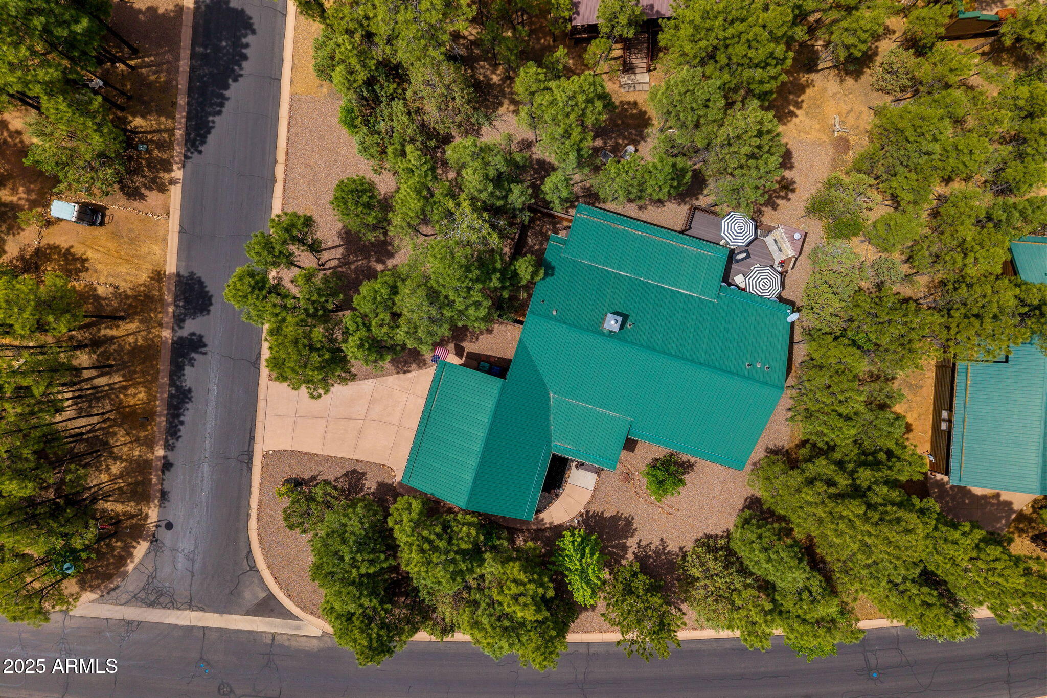 2640 W MAPLE Lane