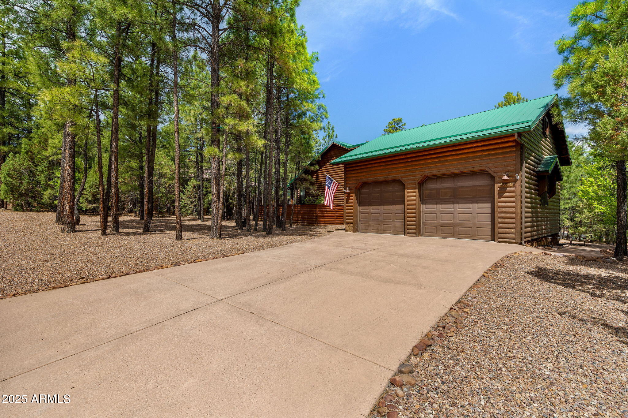2640 W MAPLE Lane