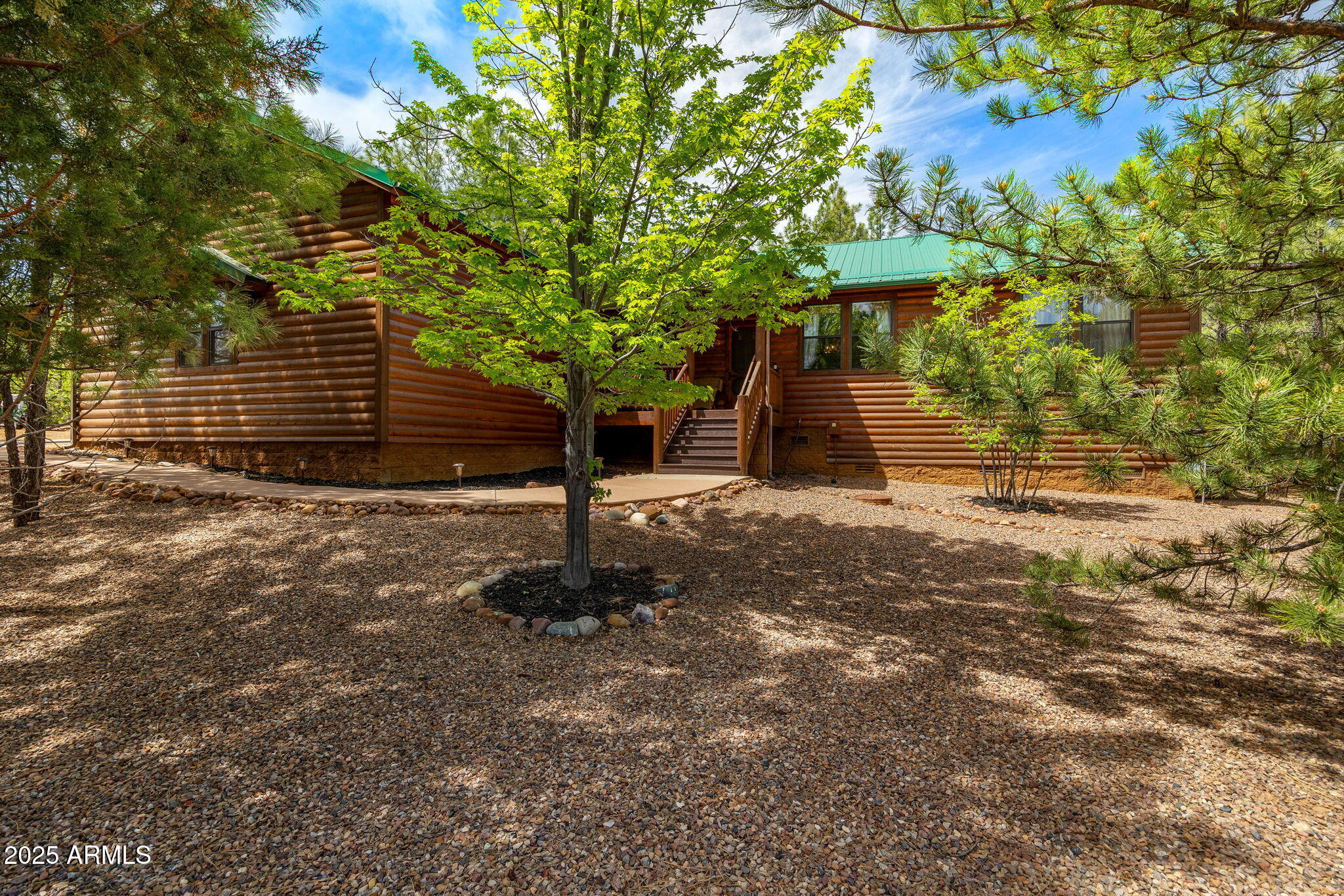 2640 W MAPLE Lane