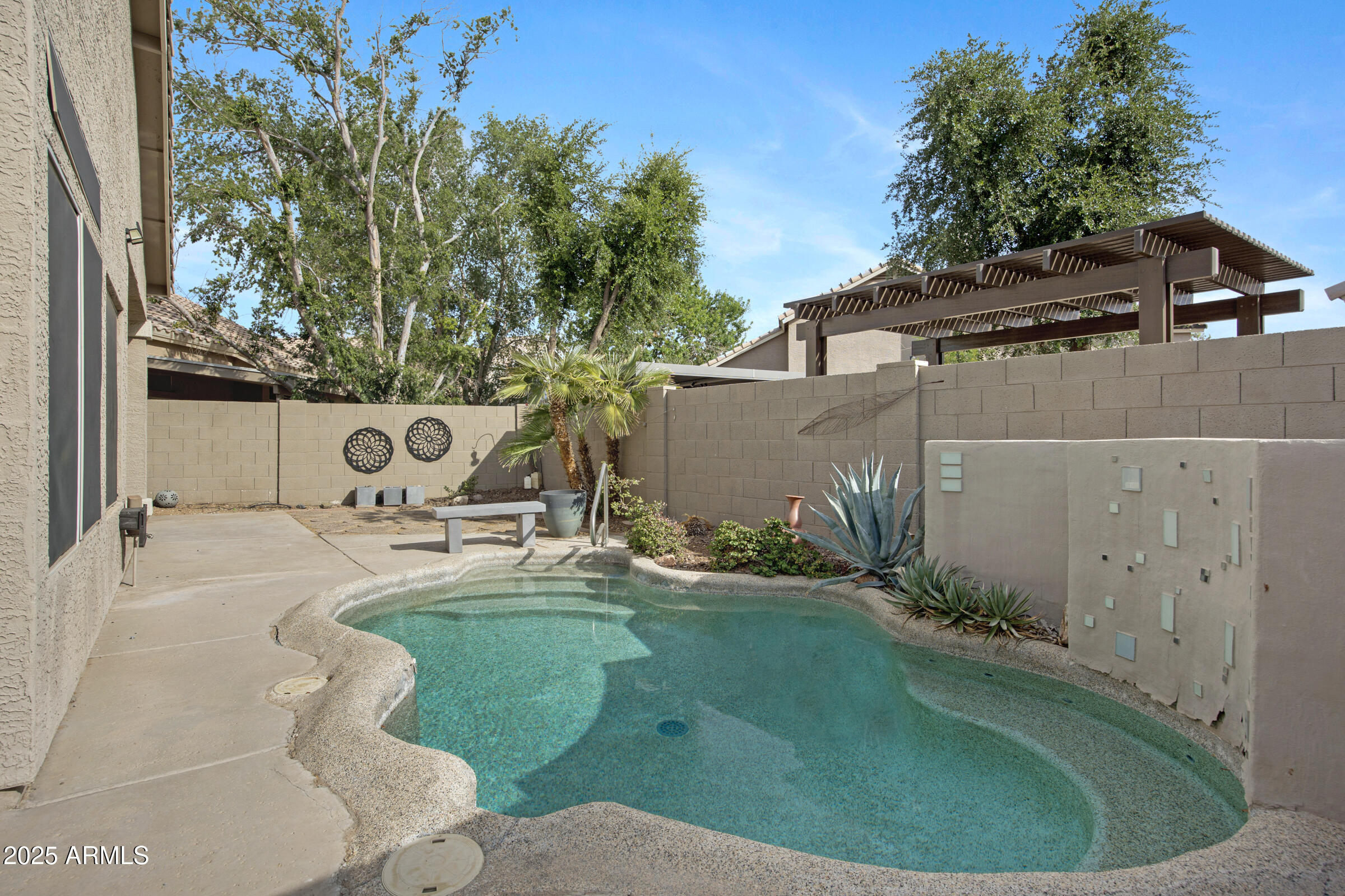 115 W EL FREDA Road