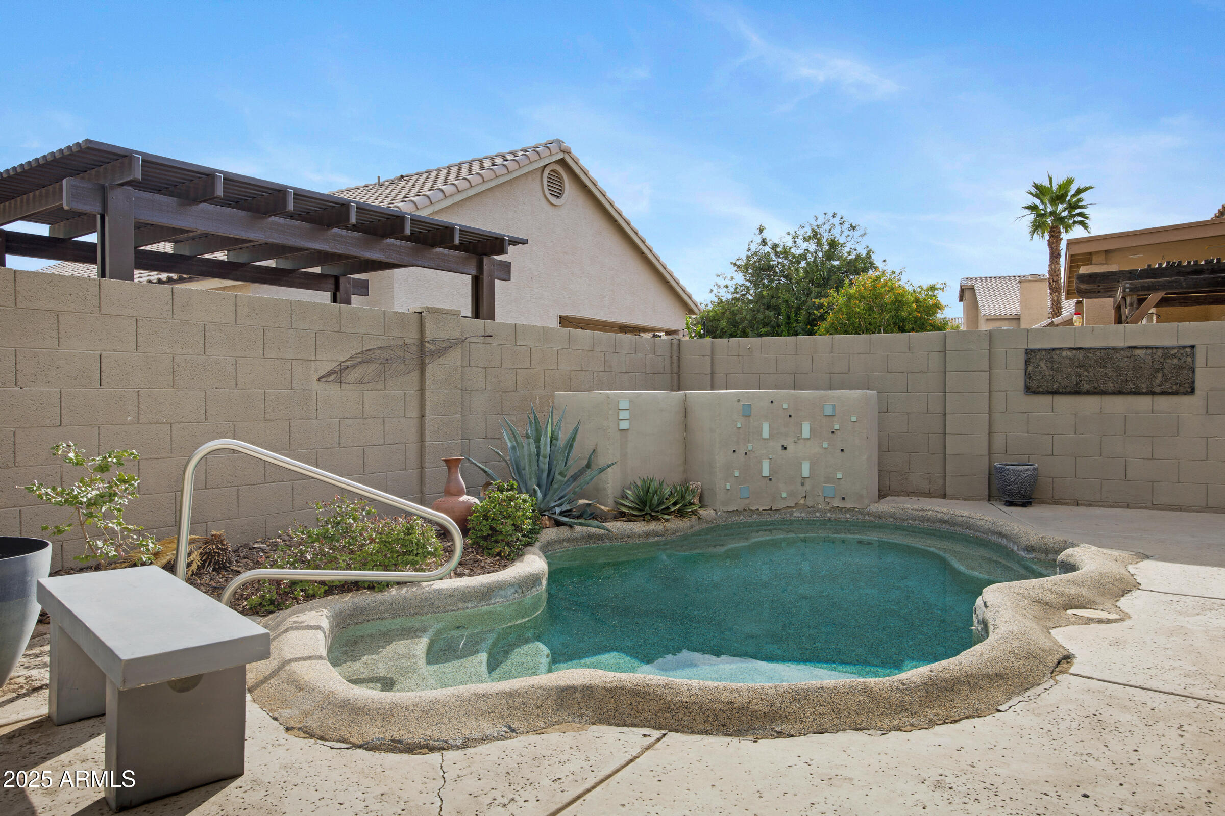 115 W EL FREDA Road