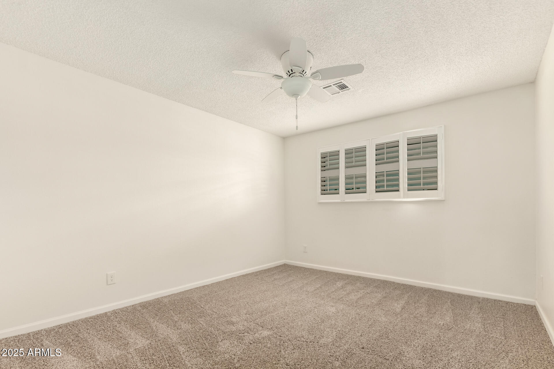 516 E LODGE Drive