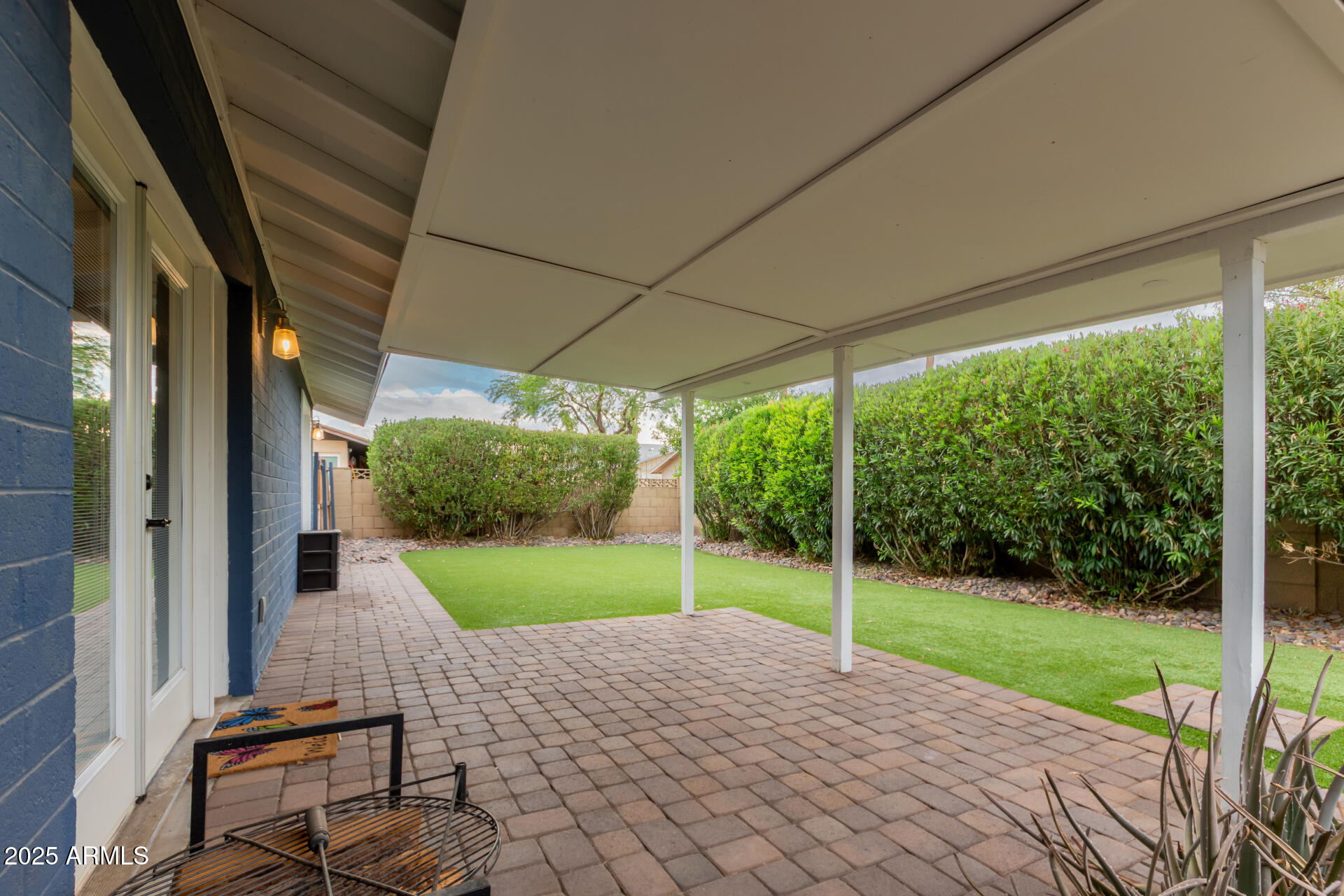 516 E LODGE Drive