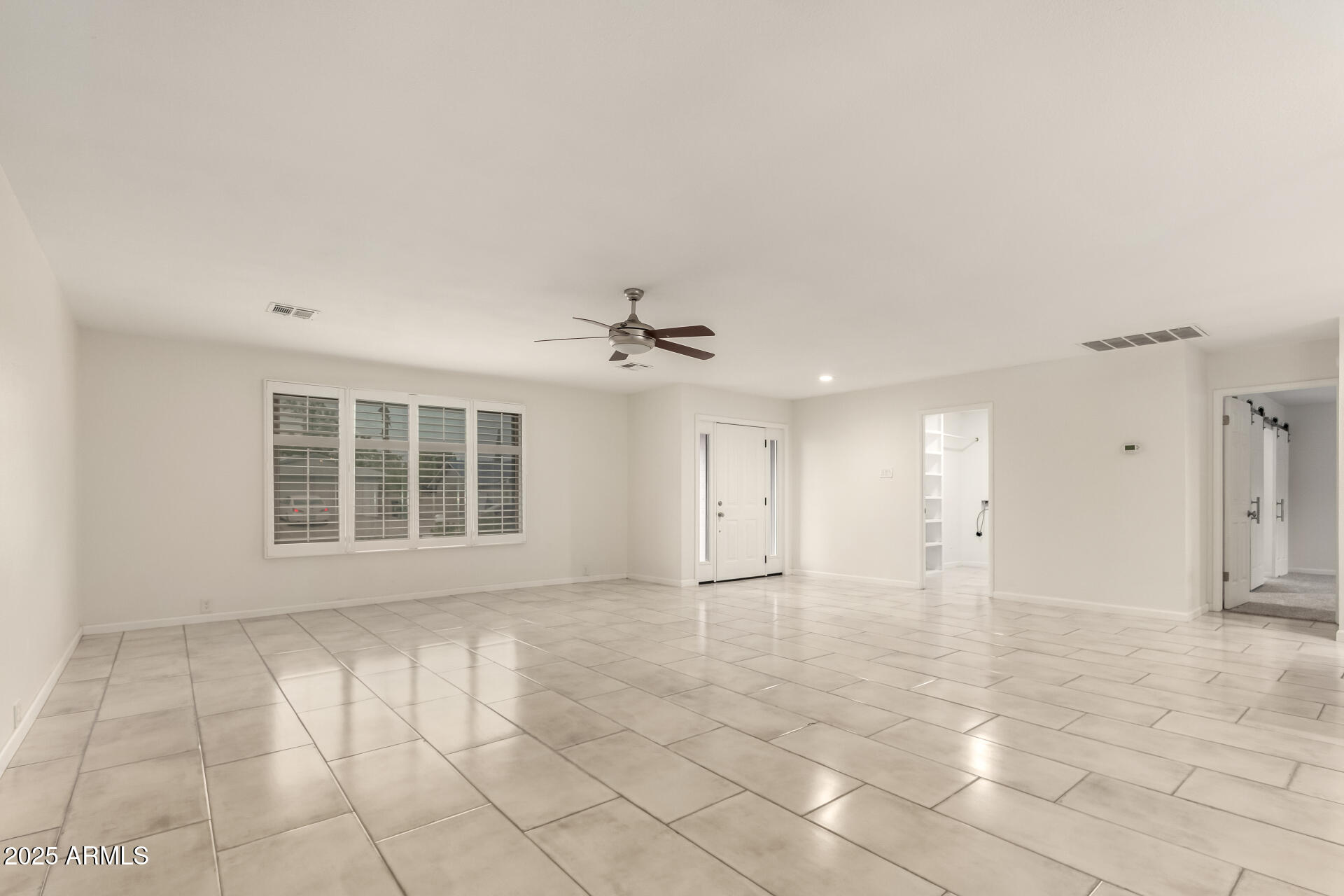 516 E LODGE Drive