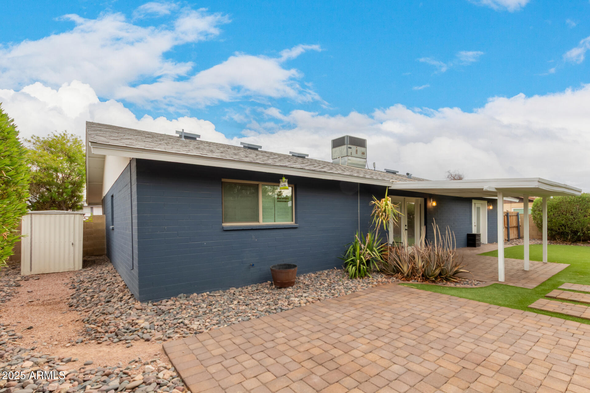516 E LODGE Drive