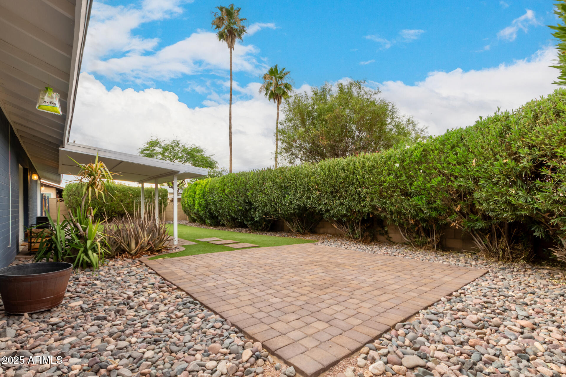 516 E LODGE Drive