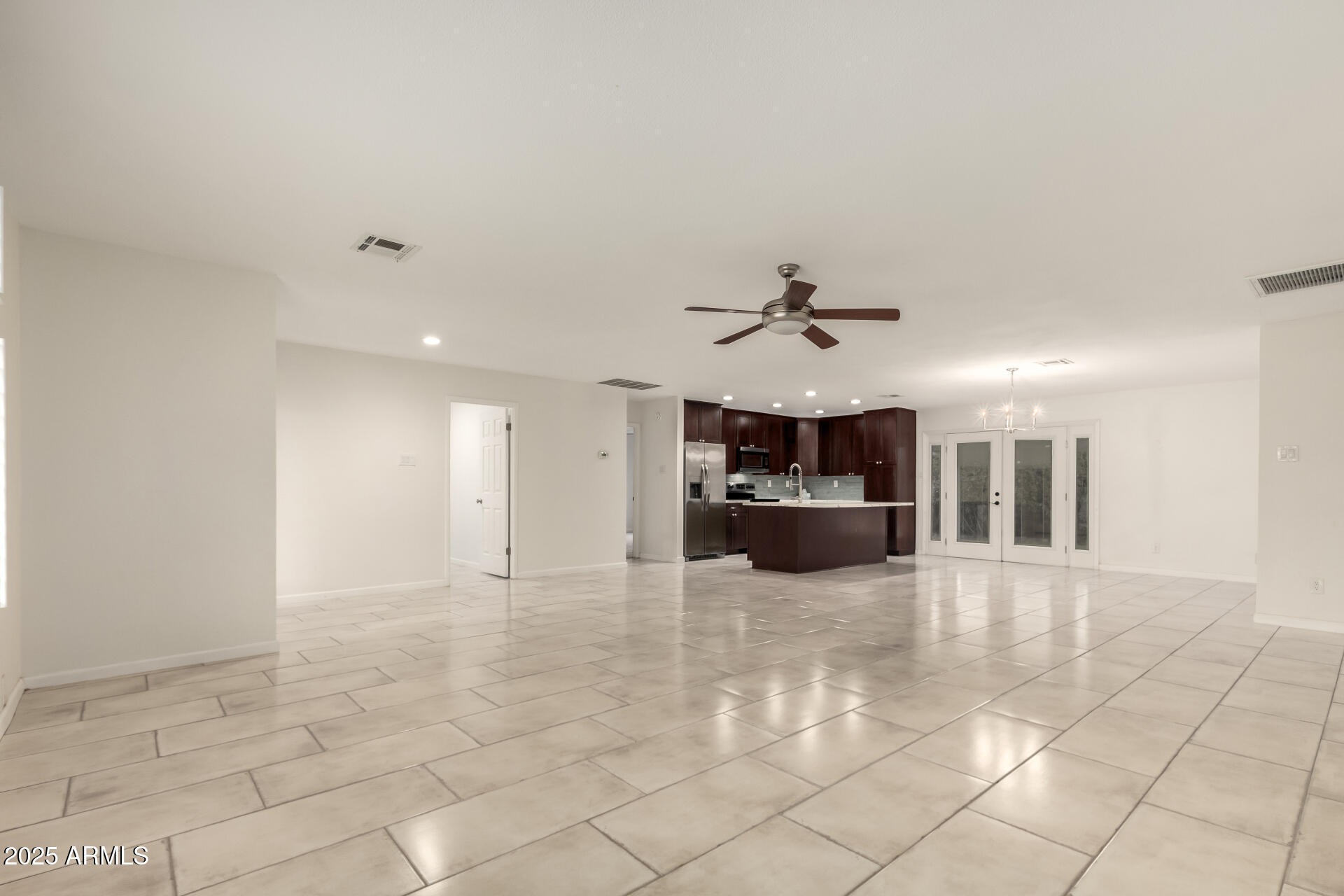 516 E LODGE Drive