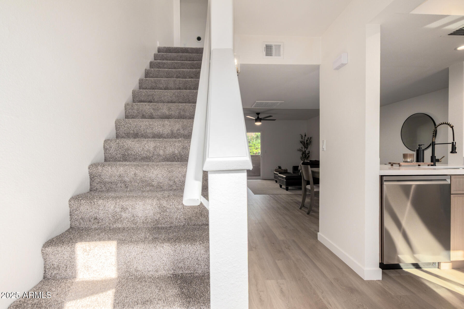 1601 W SUNNYSIDE Drive 170