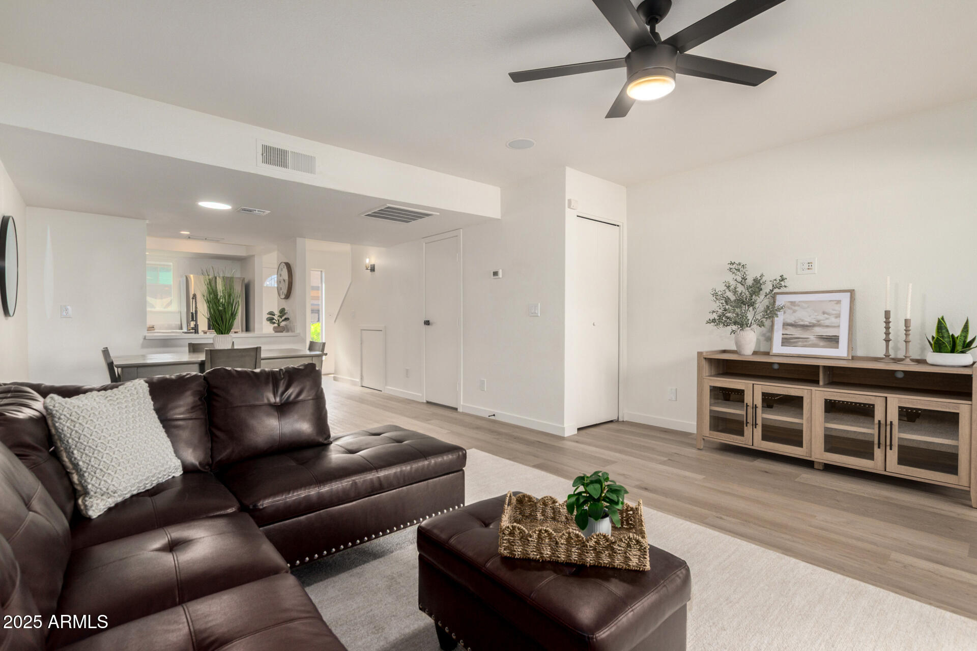 1601 W SUNNYSIDE Drive 170