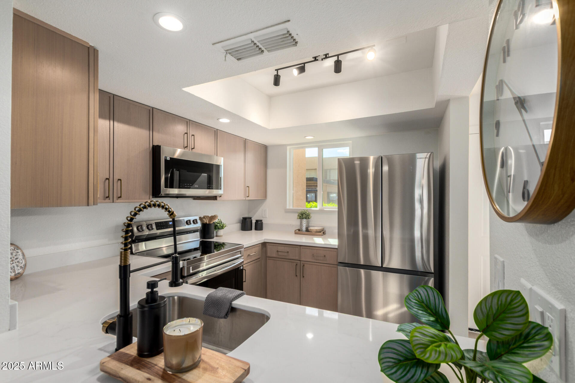 1601 W SUNNYSIDE Drive 170