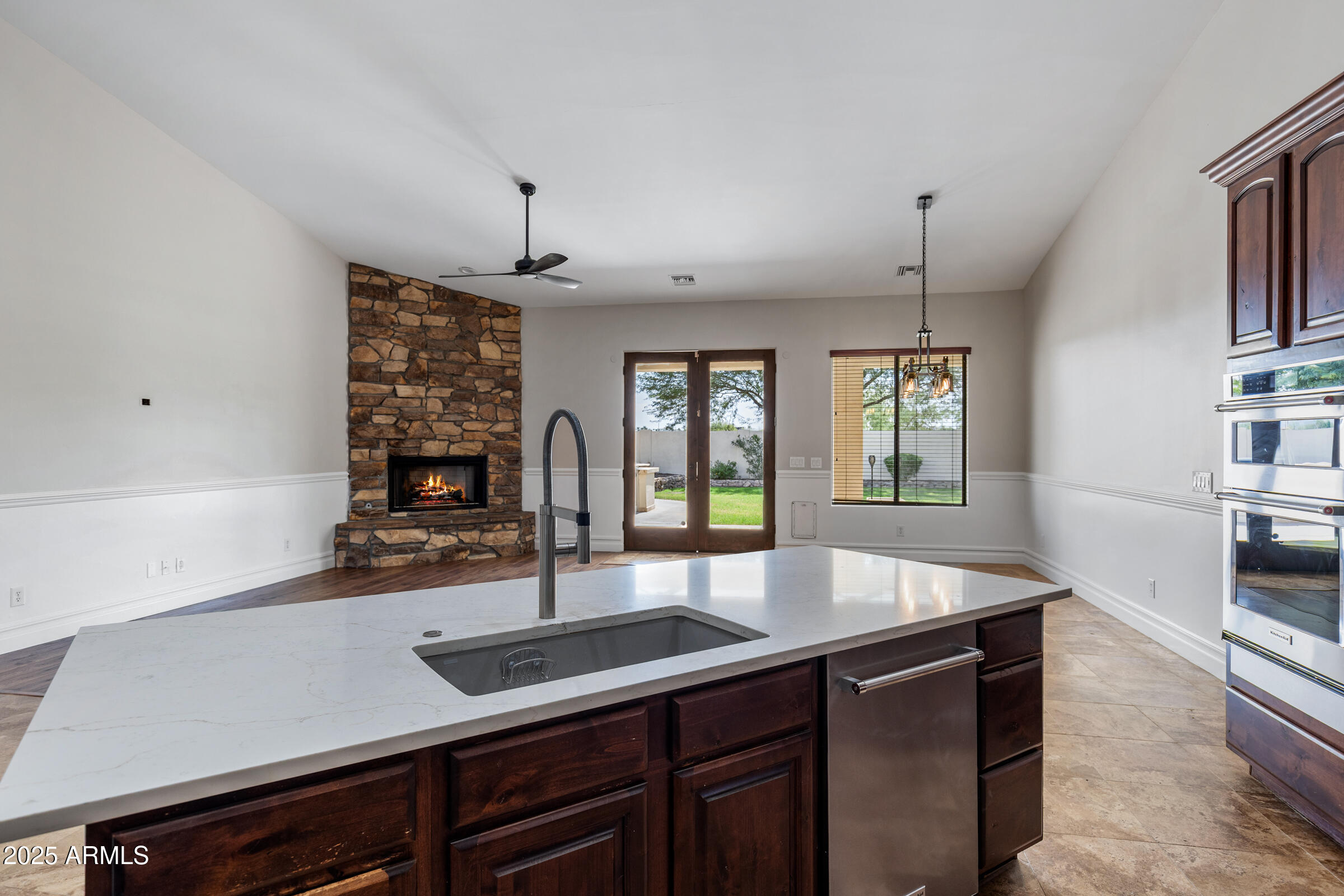 2753 E ELGIN Street