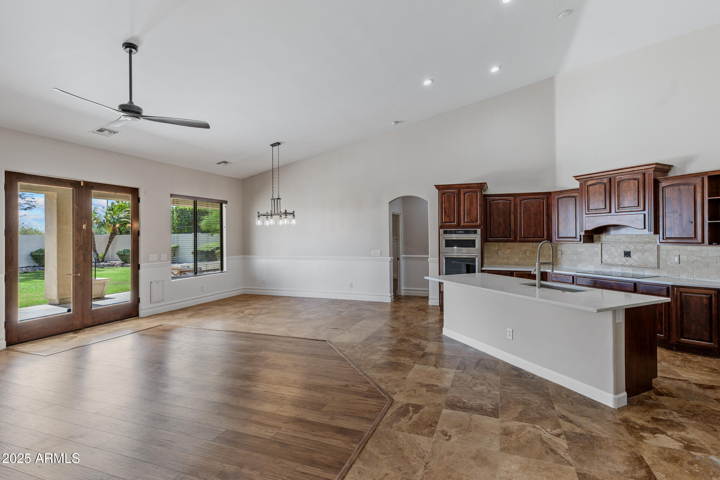 2753 E ELGIN Street