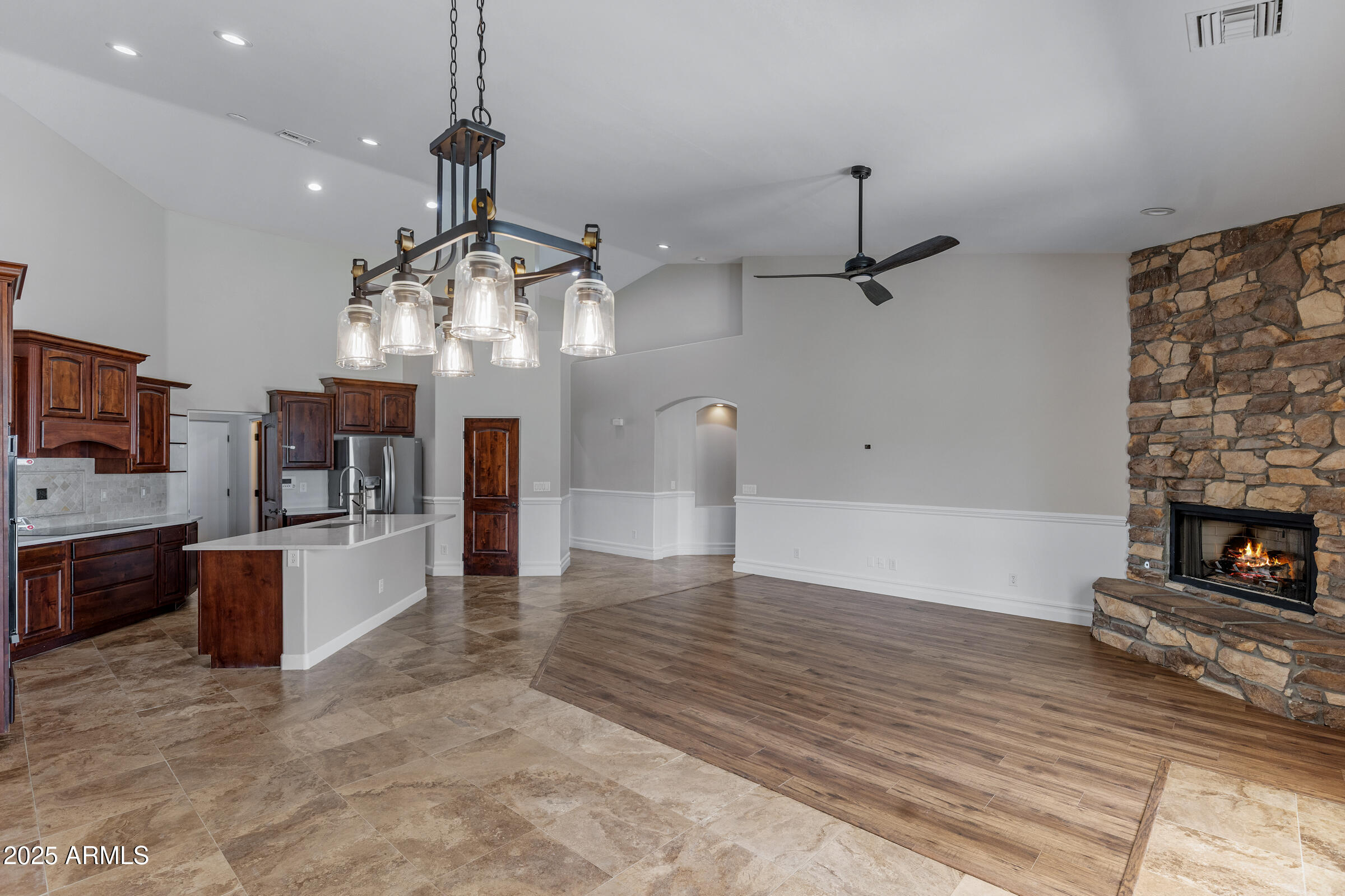 2753 E ELGIN Street