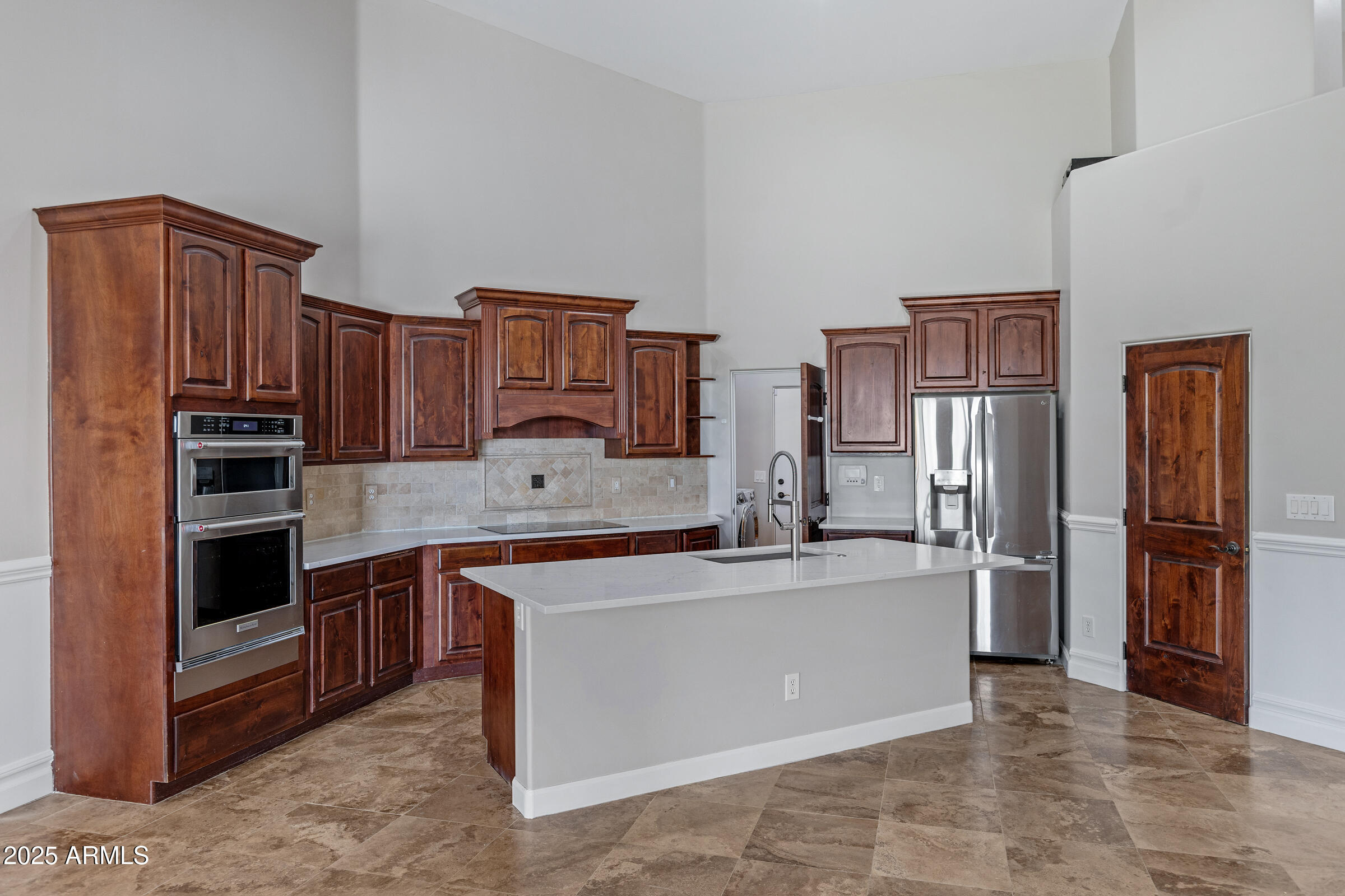 2753 E ELGIN Street