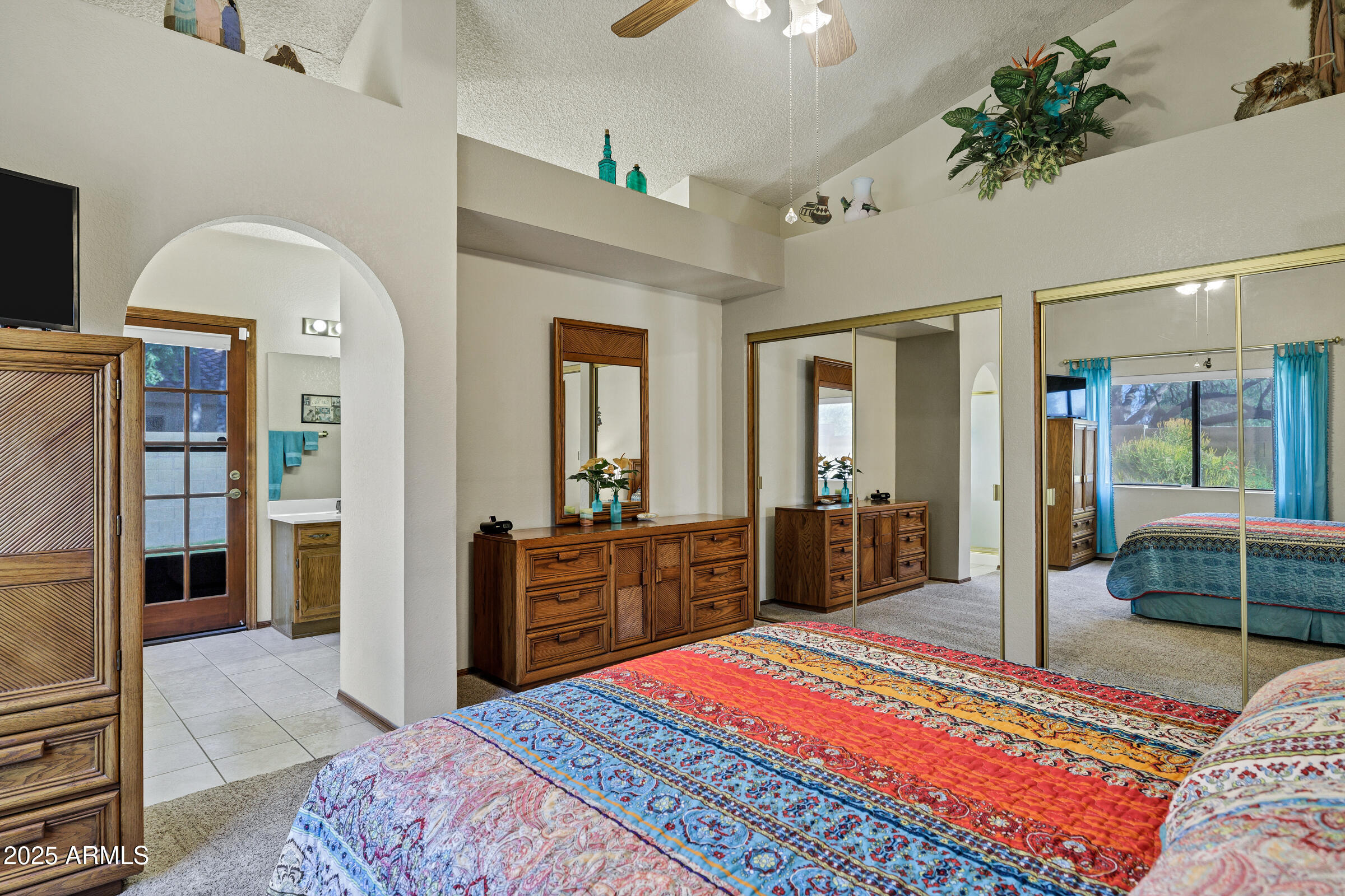 702 E AVENIDA SIERRA MADRE