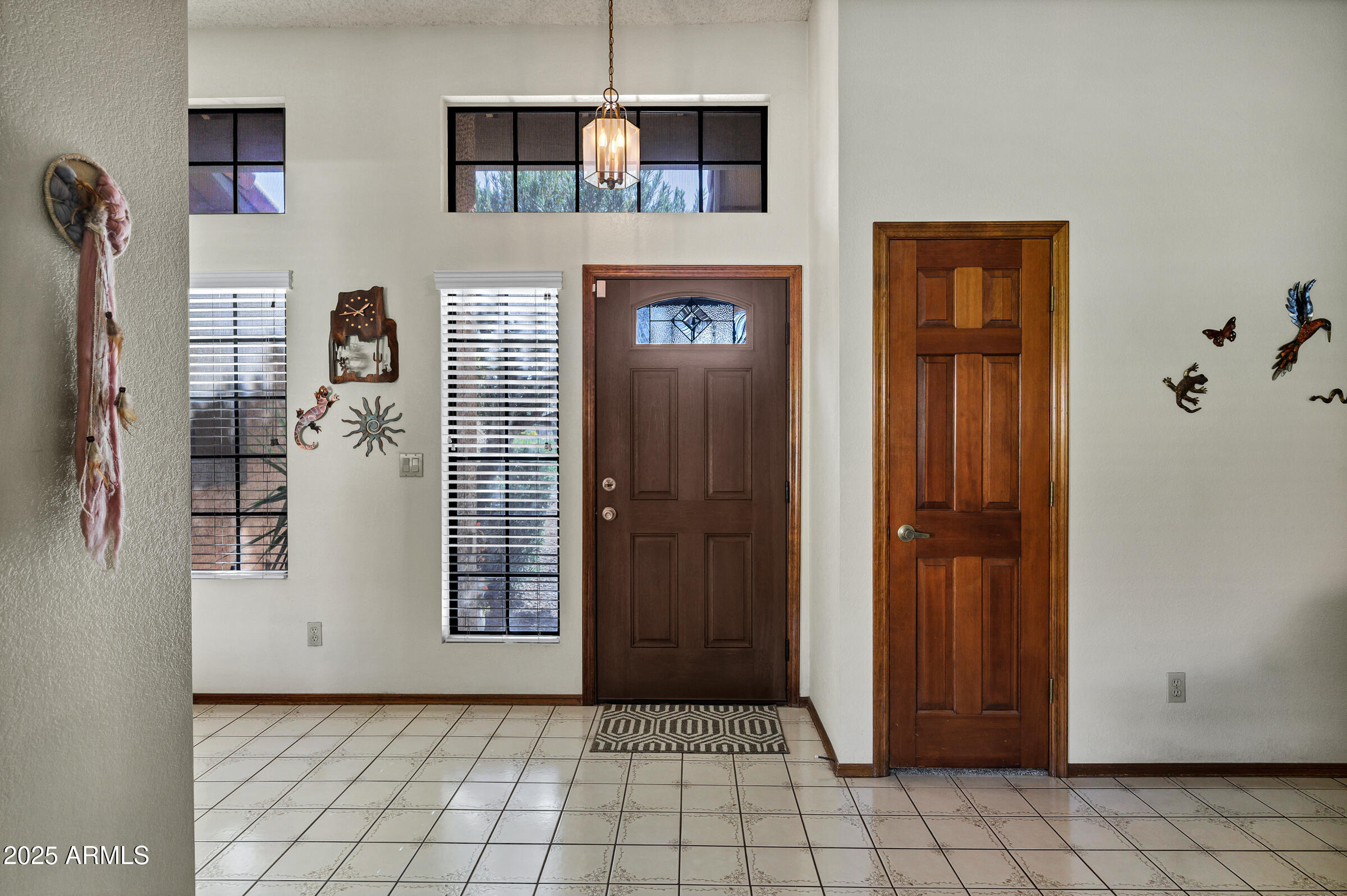 702 E AVENIDA SIERRA MADRE