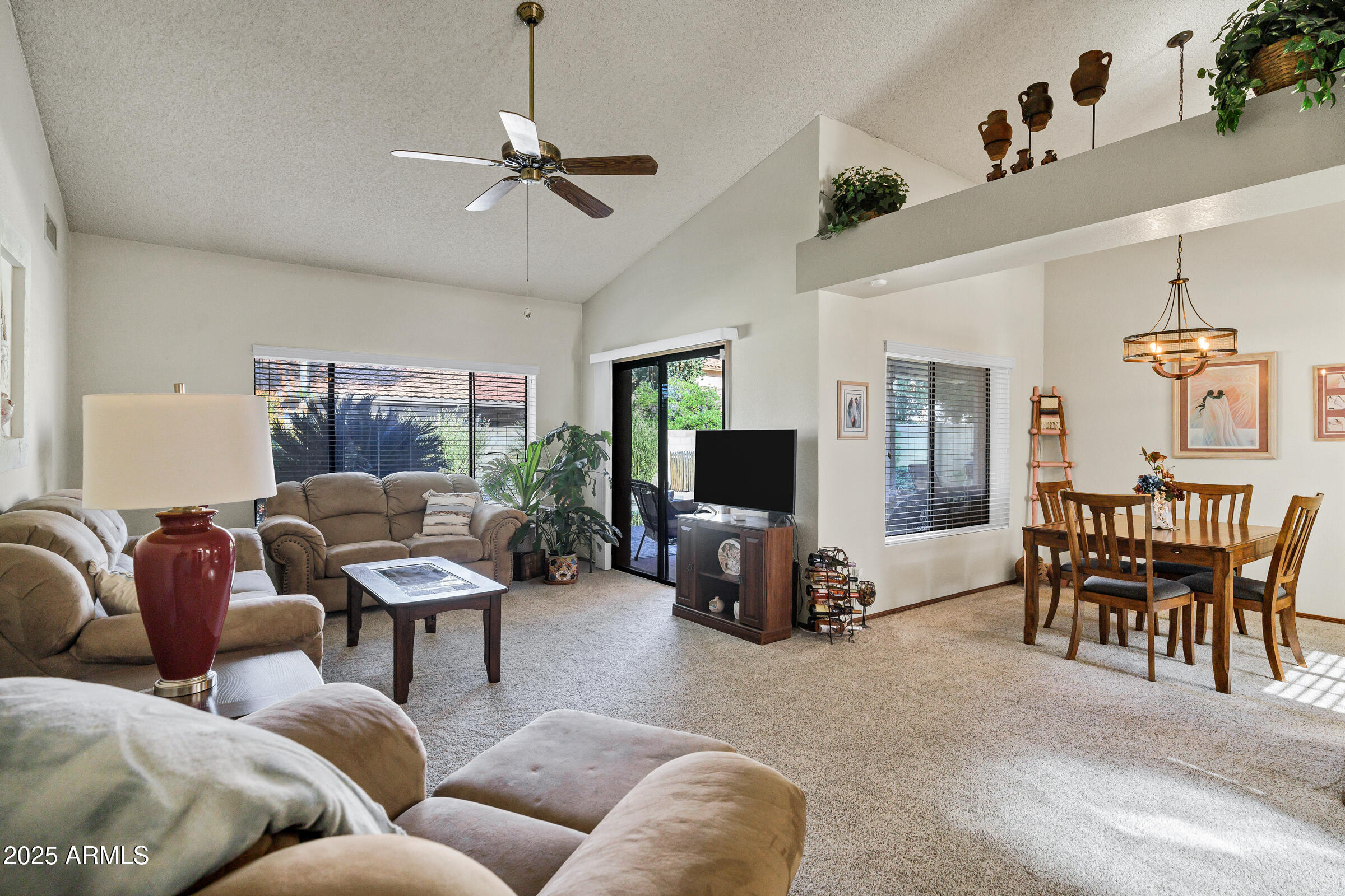 702 E AVENIDA SIERRA MADRE