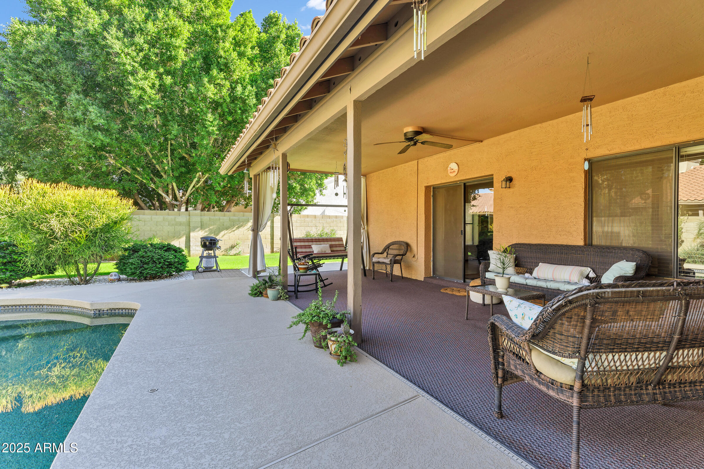 702 E AVENIDA SIERRA MADRE