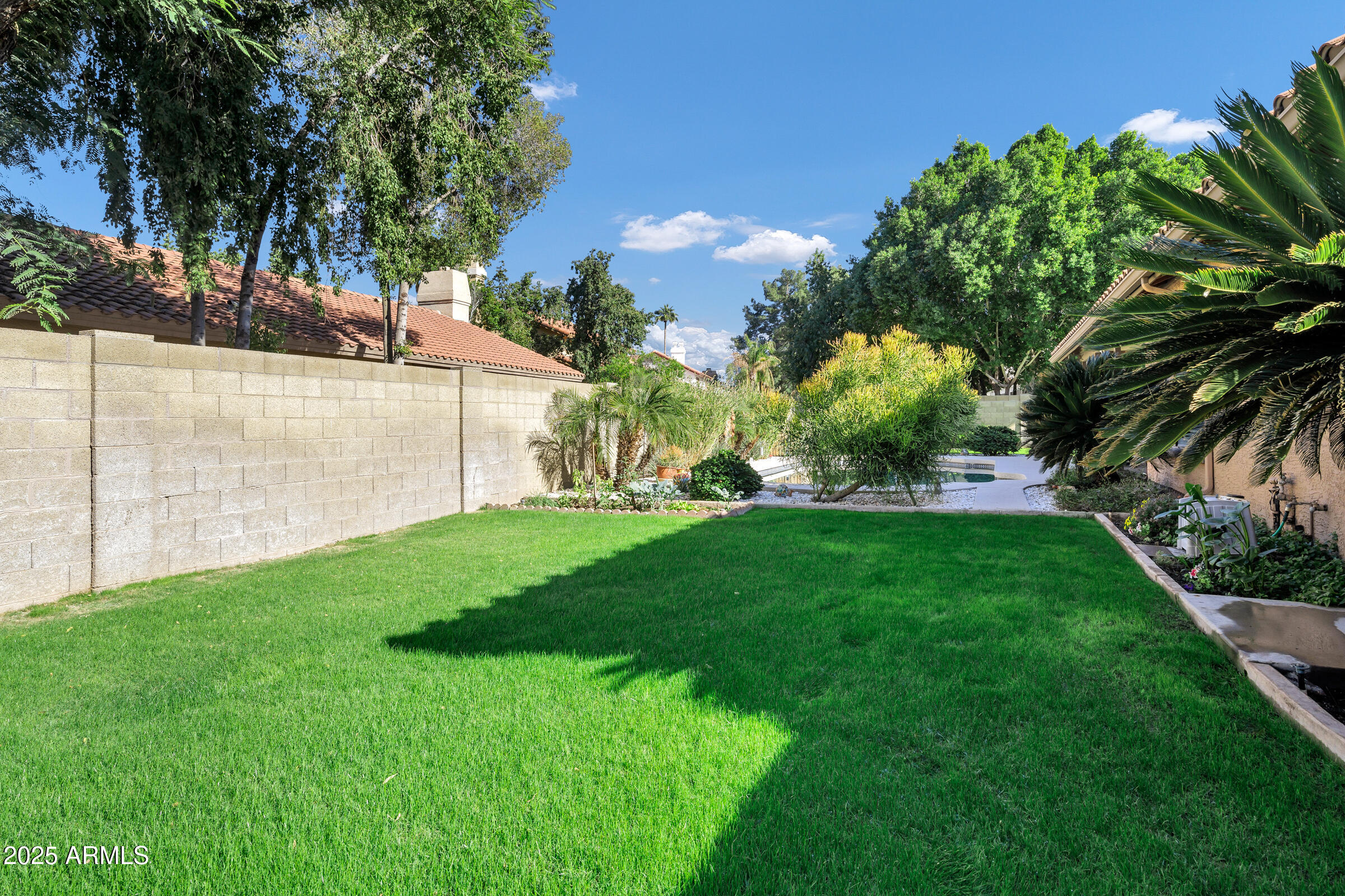 702 E AVENIDA SIERRA MADRE