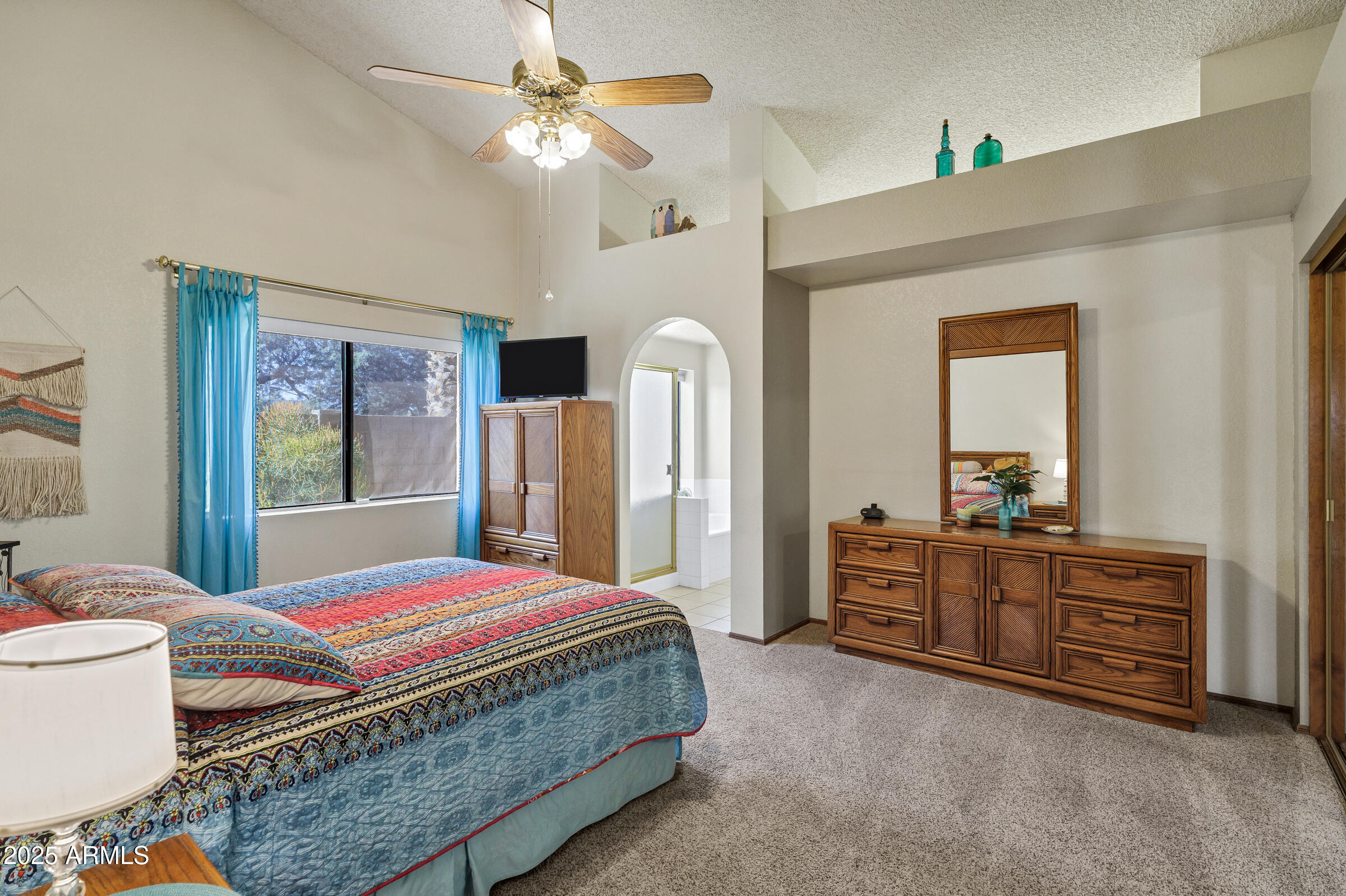 702 E AVENIDA SIERRA MADRE